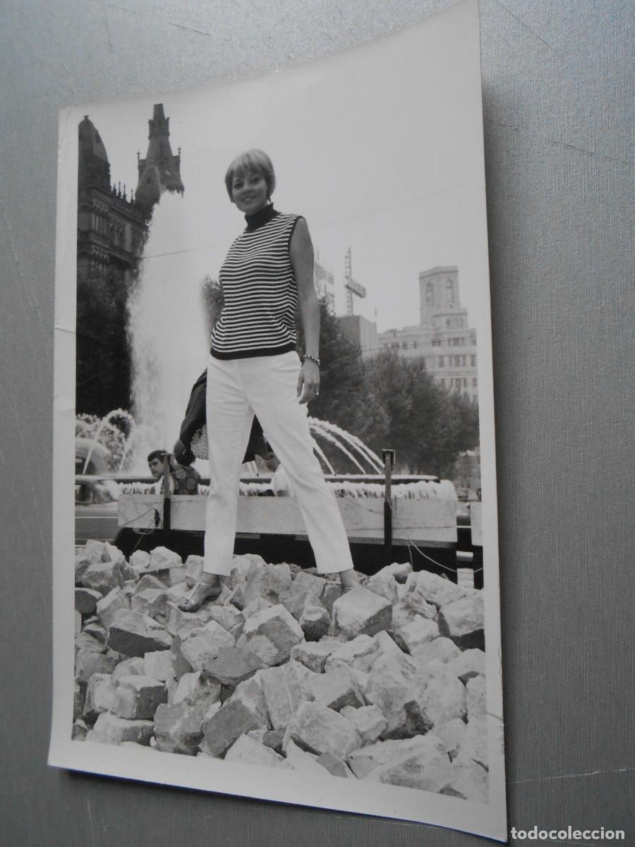 Cromos de F&uacute;tbol: FOTO de - TANIA VELIA -, de 12 x 18 cms.