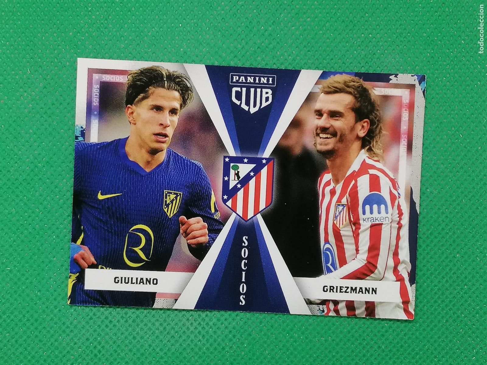 Cromos de F&uacute;tbol: 47 GIULIANO SIMEONE GRIEZMANN SOCIOS ⚽ PANINI CLUB ATLETICO MADRID CARD 25 26 2025 2026 ⚽