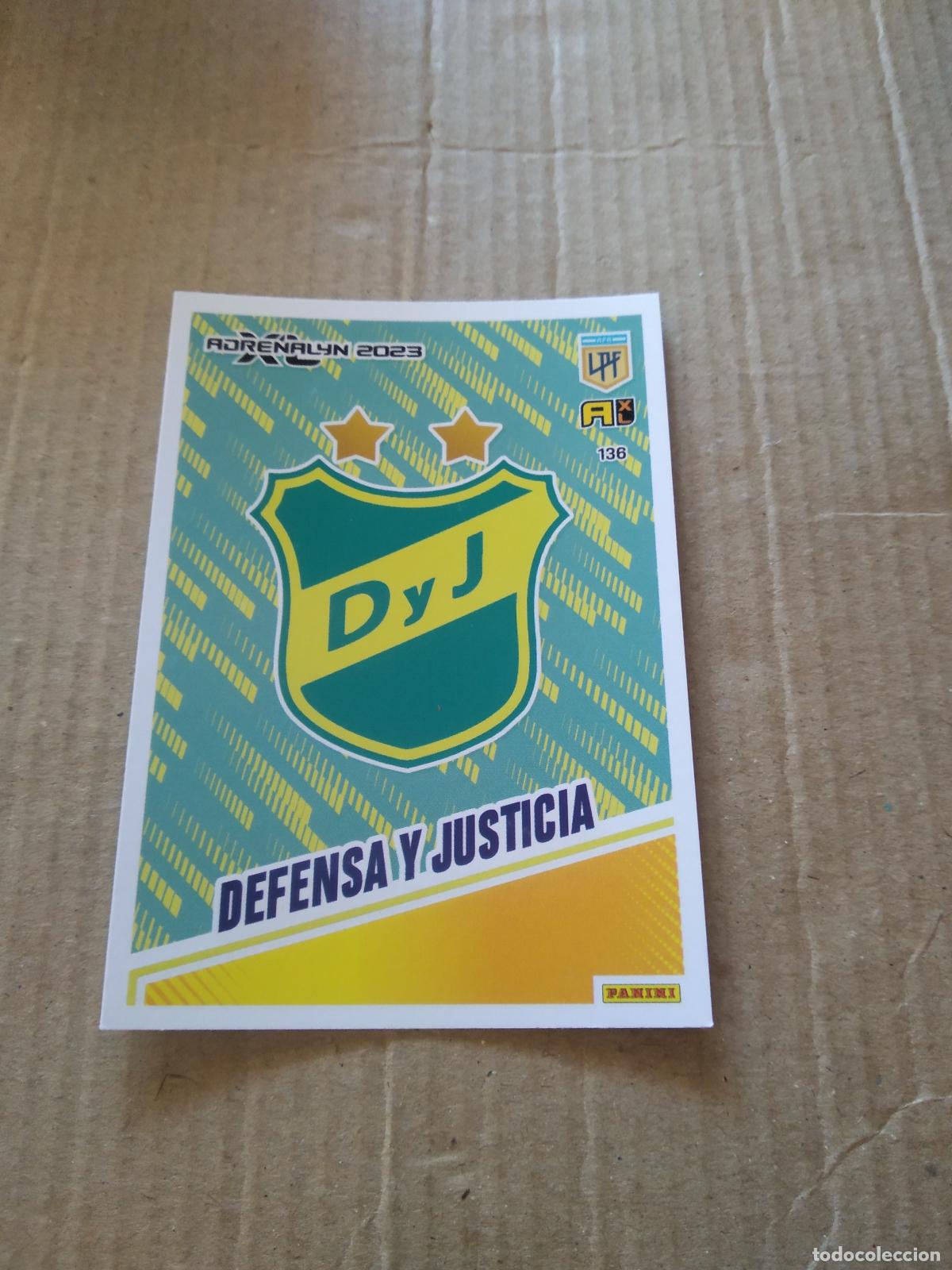 Cromos de F&uacute;tbol: 136 ESCUDO DEFENSA Y JUSTICIA CROMO FUTBOL PANINI ARGENTINO 2023 LIGA ARGENTINA ADRENALYN