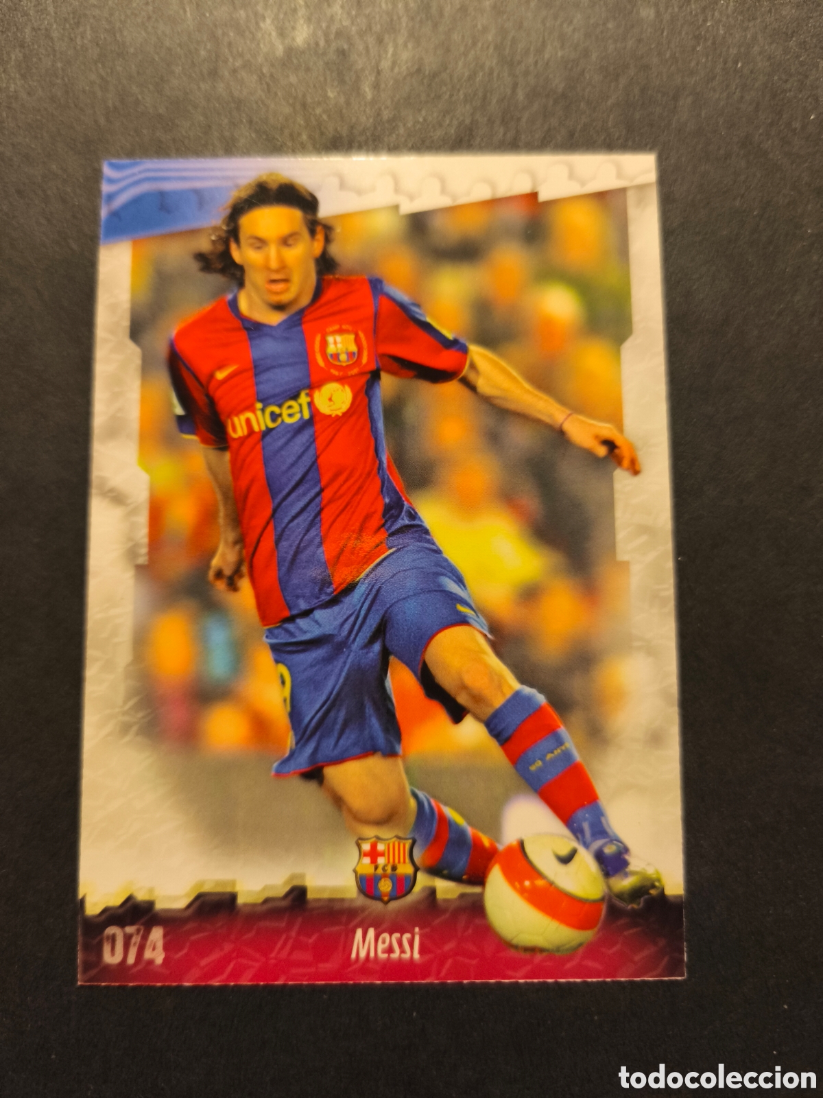 Football Stickers: N&ordm; 74 MESSI BASE FC BARCELONA MUNDICROMO 2009 VERSI&Oacute;N TRASERA NACIMIENTO 4 DIGITOS
