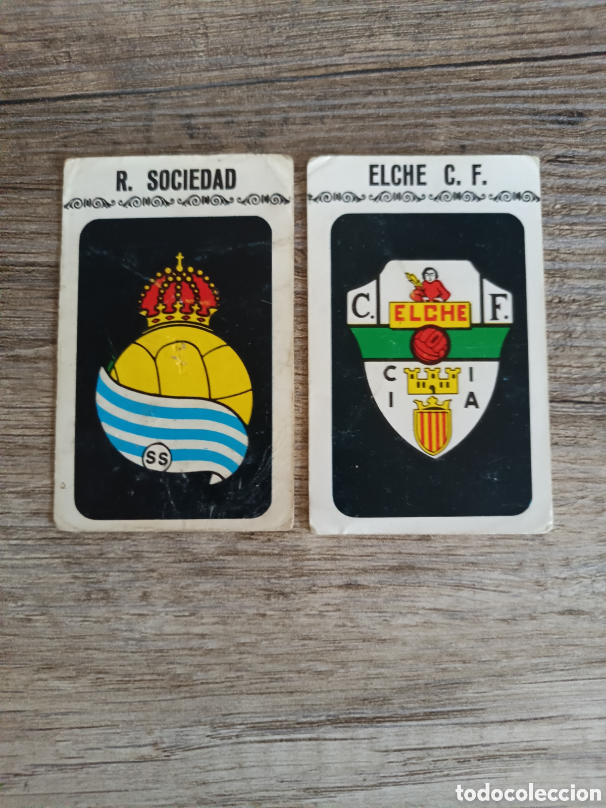 Cromos de F&uacute;tbol: 2 escudos FHER 71.72 sin pegar
