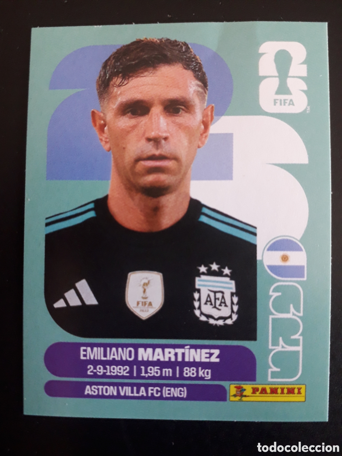 Cromos de F&uacute;tbol: EMILIANO MART&Iacute;NEZ ARGENTINA ARG 2 MESSI MUNDIAL F&Uacute;TBOL 2026 FIFA WORLD CUP PANINI PEDIDO M&Iacute;NIMO 3&euro;