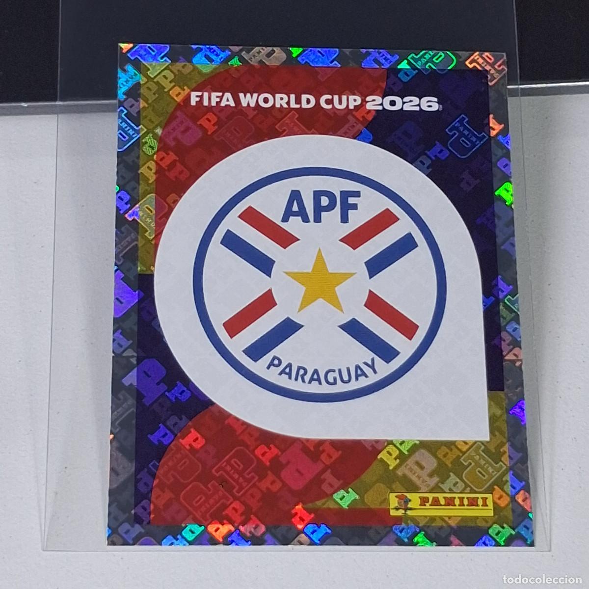 Cartes &agrave; collectionner de Football: B7 PAR1 EMBLEM ESCUDO 1 PARAGUAY PAR MUNDIAL FIFA WORLD CUP 2026 STICKER PANINI