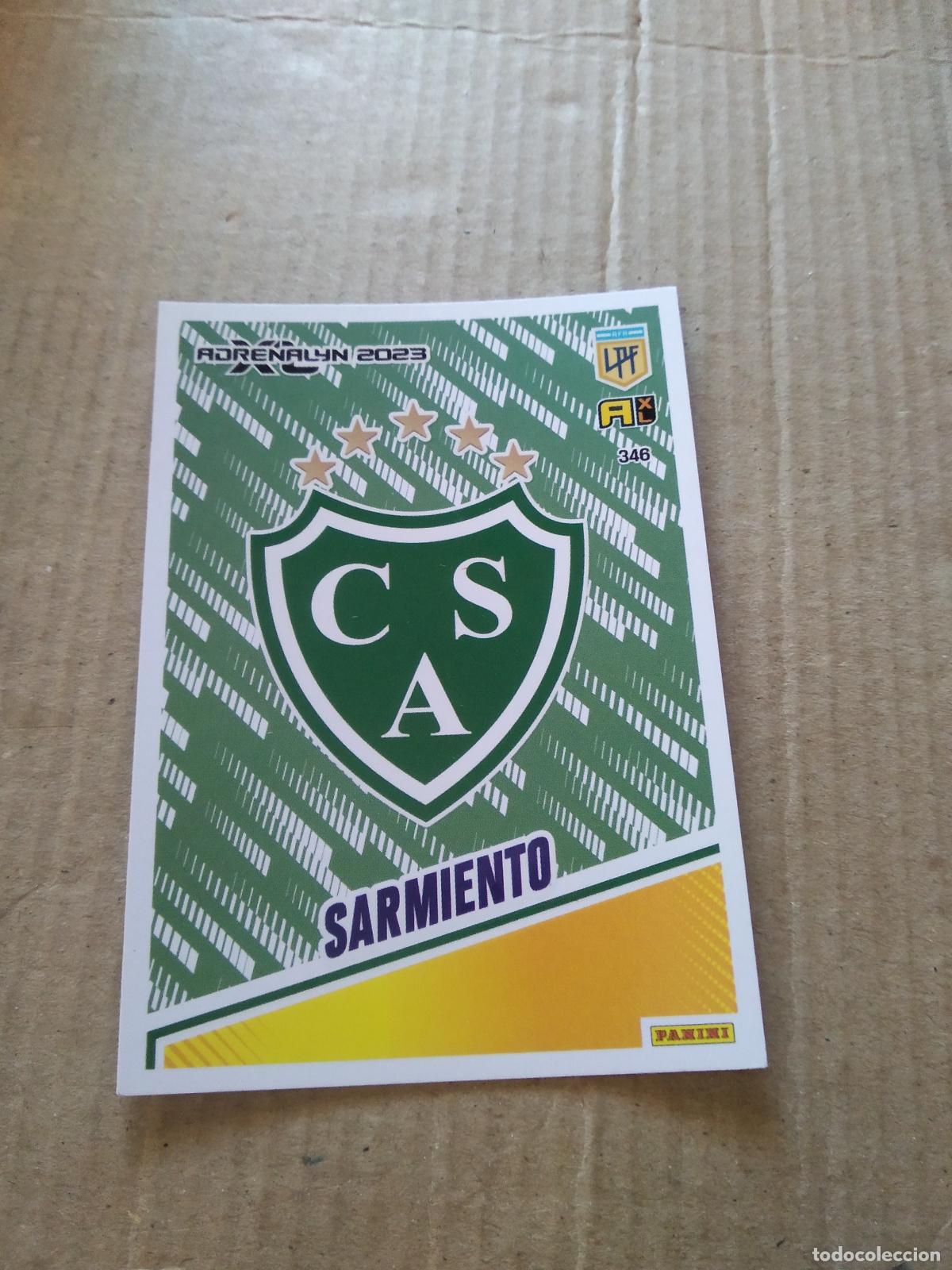 Cromos de F&uacute;tbol: 346 ESCUDO SARMIENTO CROMO FUTBOL PANINI ARGENTINO 2023 LIGA ARGENTINA ADRENALYN