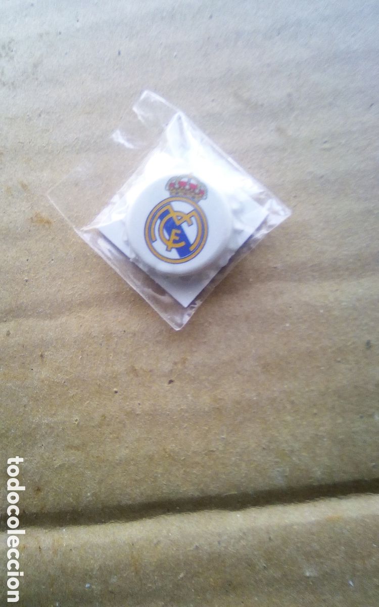 Cromos de F&uacute;tbol: Chapa pegota escudo Real Madrid. Grefusa. Sin abrir.