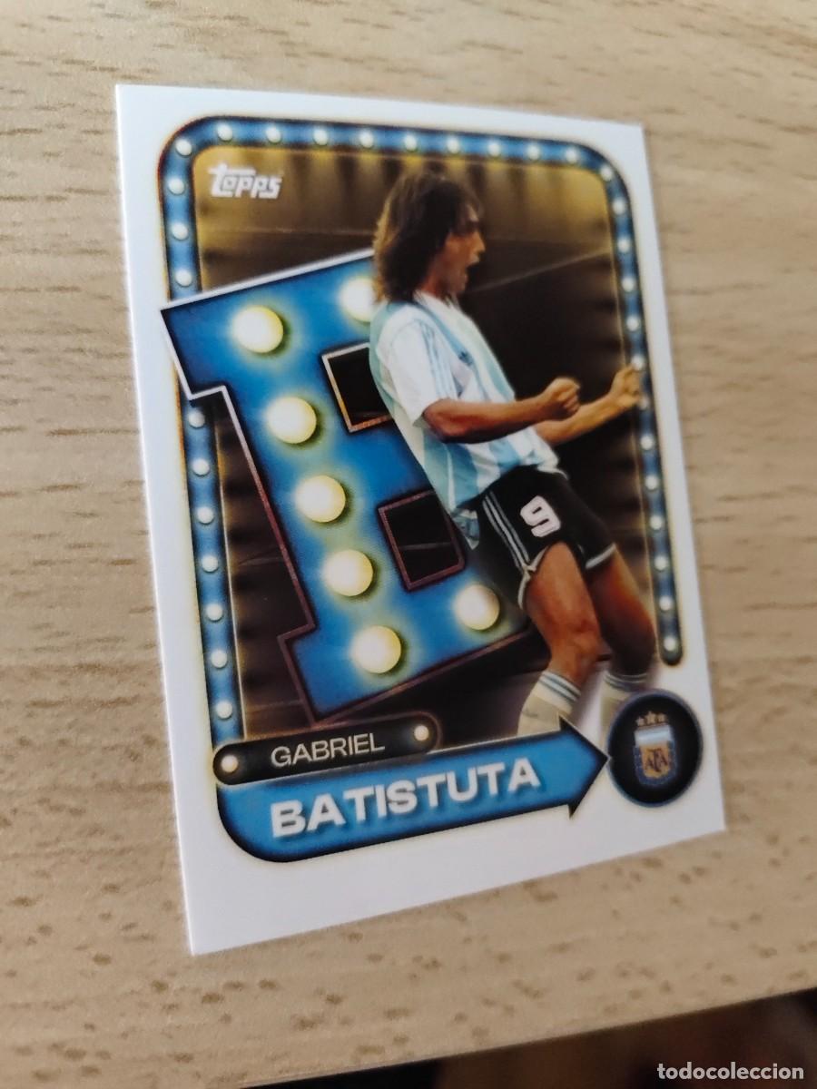 Cromos de F&uacute;tbol: 22 COLLECTOR TIN ARGENTINA 25 26 GABRIEL BATISTUTA NAME IN LIGHTS TOPPS 2025 2026