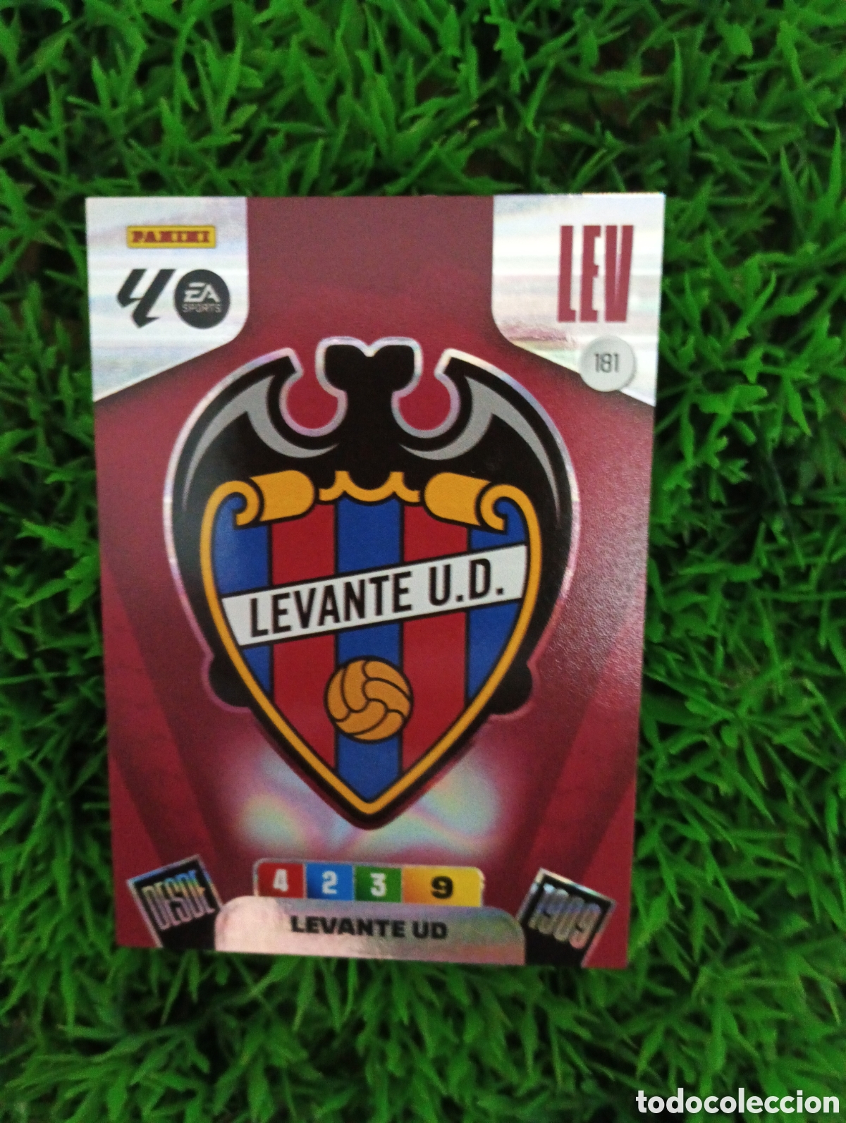 Fu&szlig;ball-Sticker: Escudo Levante Adrenalyn 25-26 # 181
