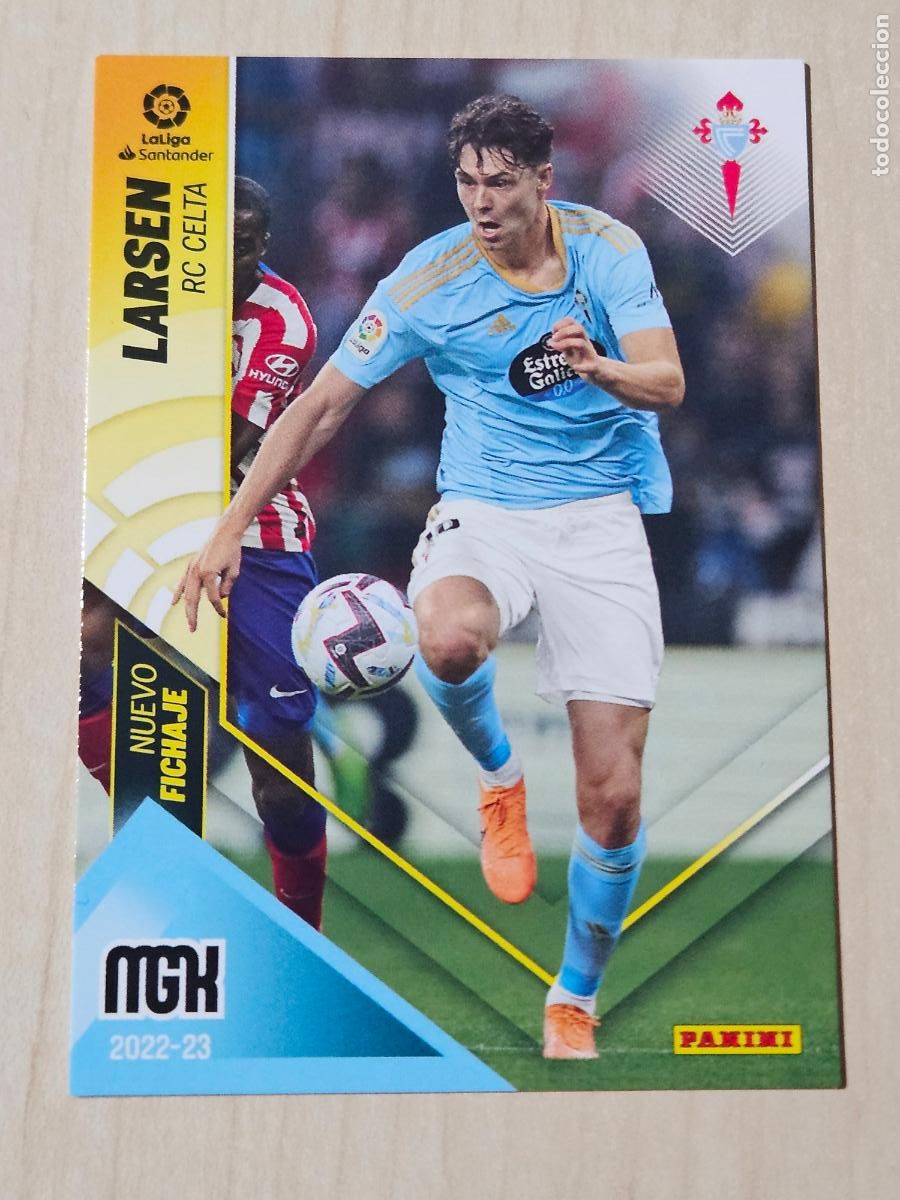Fu&szlig;ball-Sticker: CROMO N&ordm; 493 LARSEN - MEGACRACKS 2022 23 - NUEVO FICHAJE