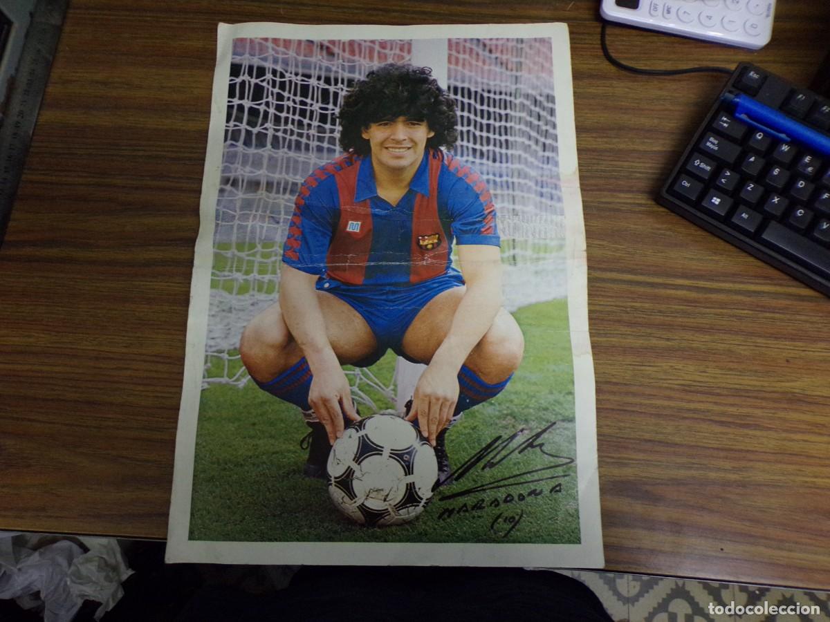 Cromos de F&uacute;tbol: ESTAMOS LIQUIDANDO gran fotografia de maradona con firma autografo. colores futbol club barcelona