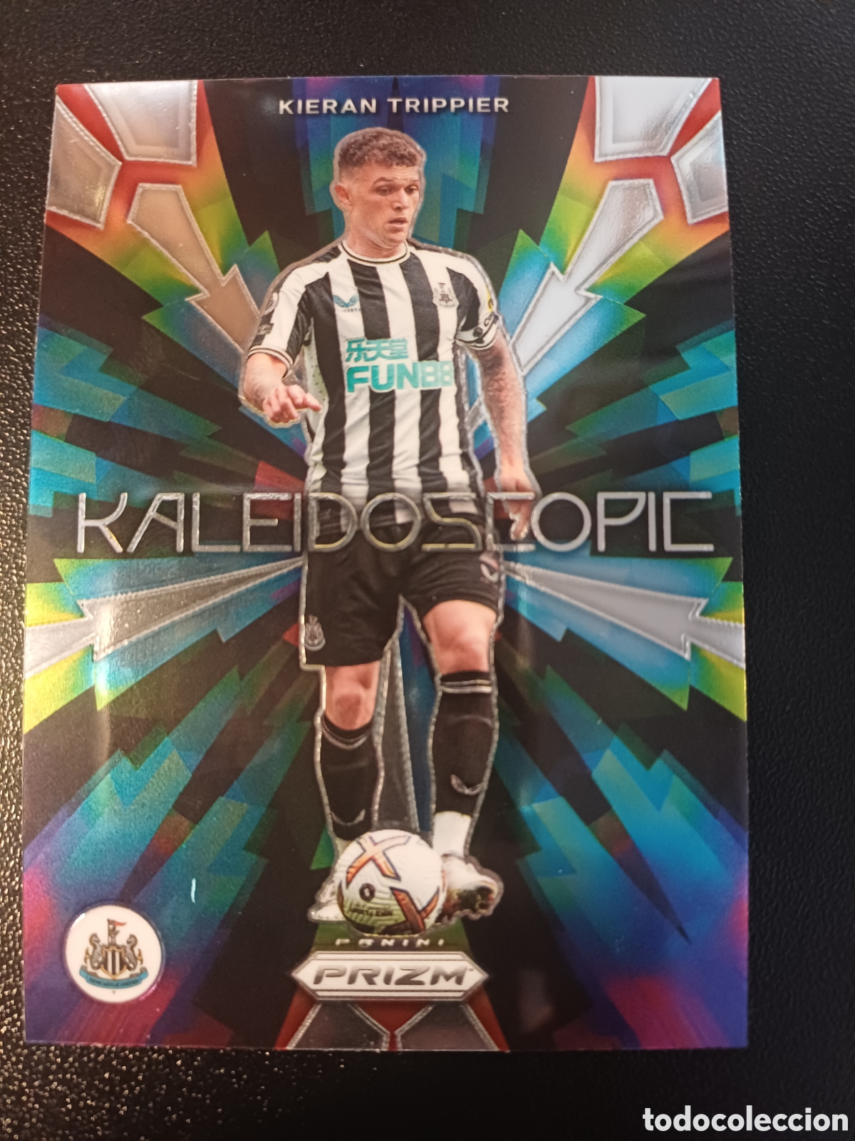Fu&szlig;ball-Sticker: #012 KIERAN TRIPPIER NEWCASTLE UNITED KALEIDOSCOPIC PANINI PRIZM PREMIER LEAGUE 2022-23