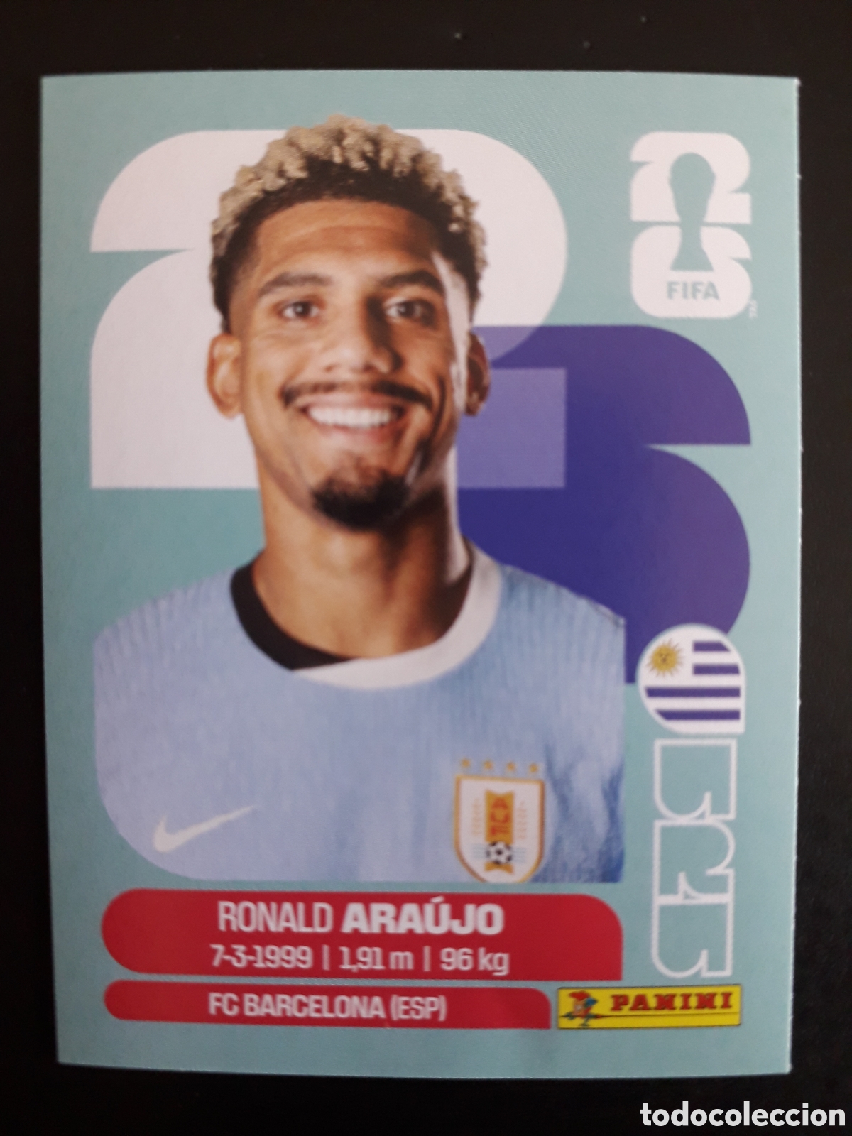 Cromos de F&uacute;tbol: RONALD ARA&Uacute;JO URUGUAY URU 4 MUNDIAL F&Uacute;TBOL 2026 FIFA WORLD CUP PANINI SIN PEGAR PEDIDO M&Iacute;NIMO 3&euro;.