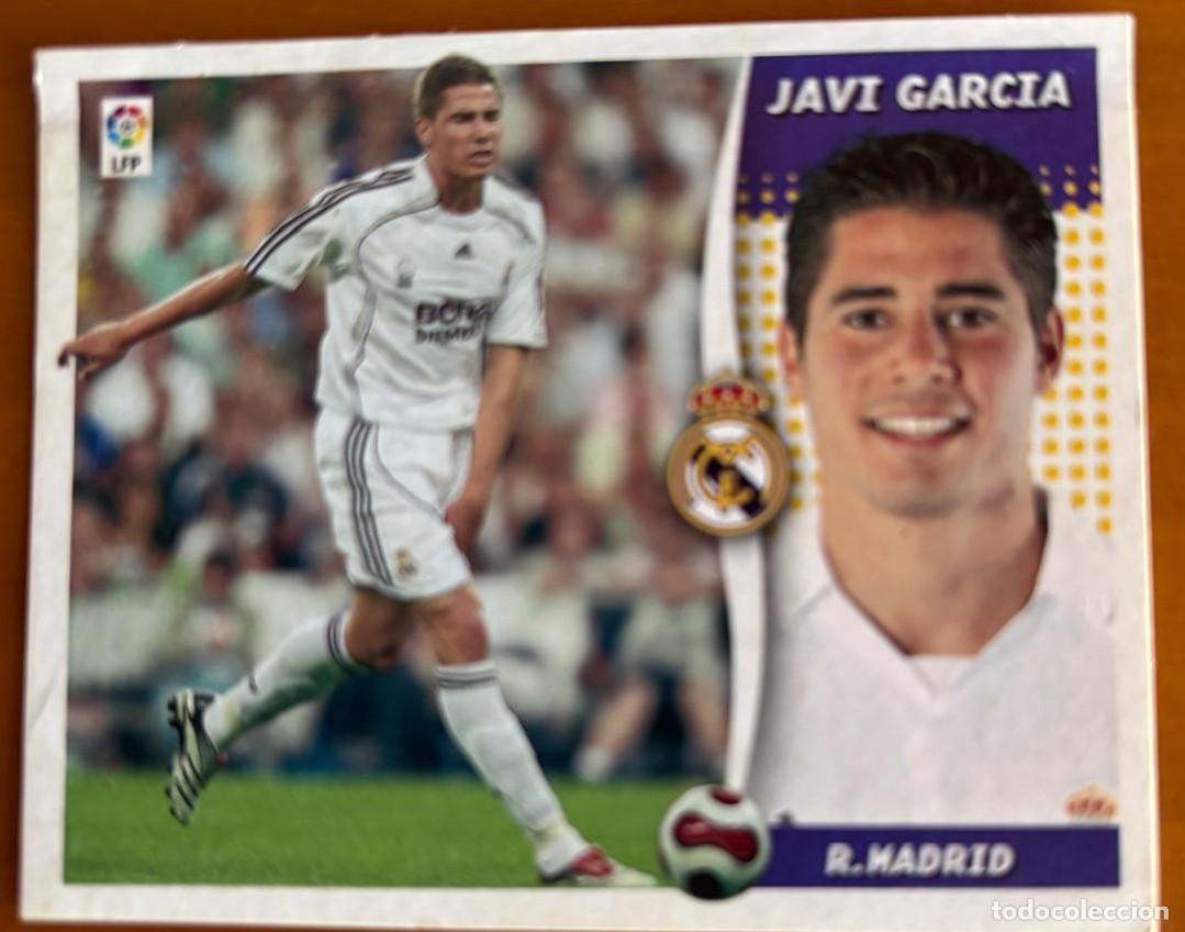 Cromos de F&uacute;tbol: EDICIONES ESTE 2006-2007 06 07 JAVI GARCIA (REAL MADRID) COLOCA VENTANILLA LEER