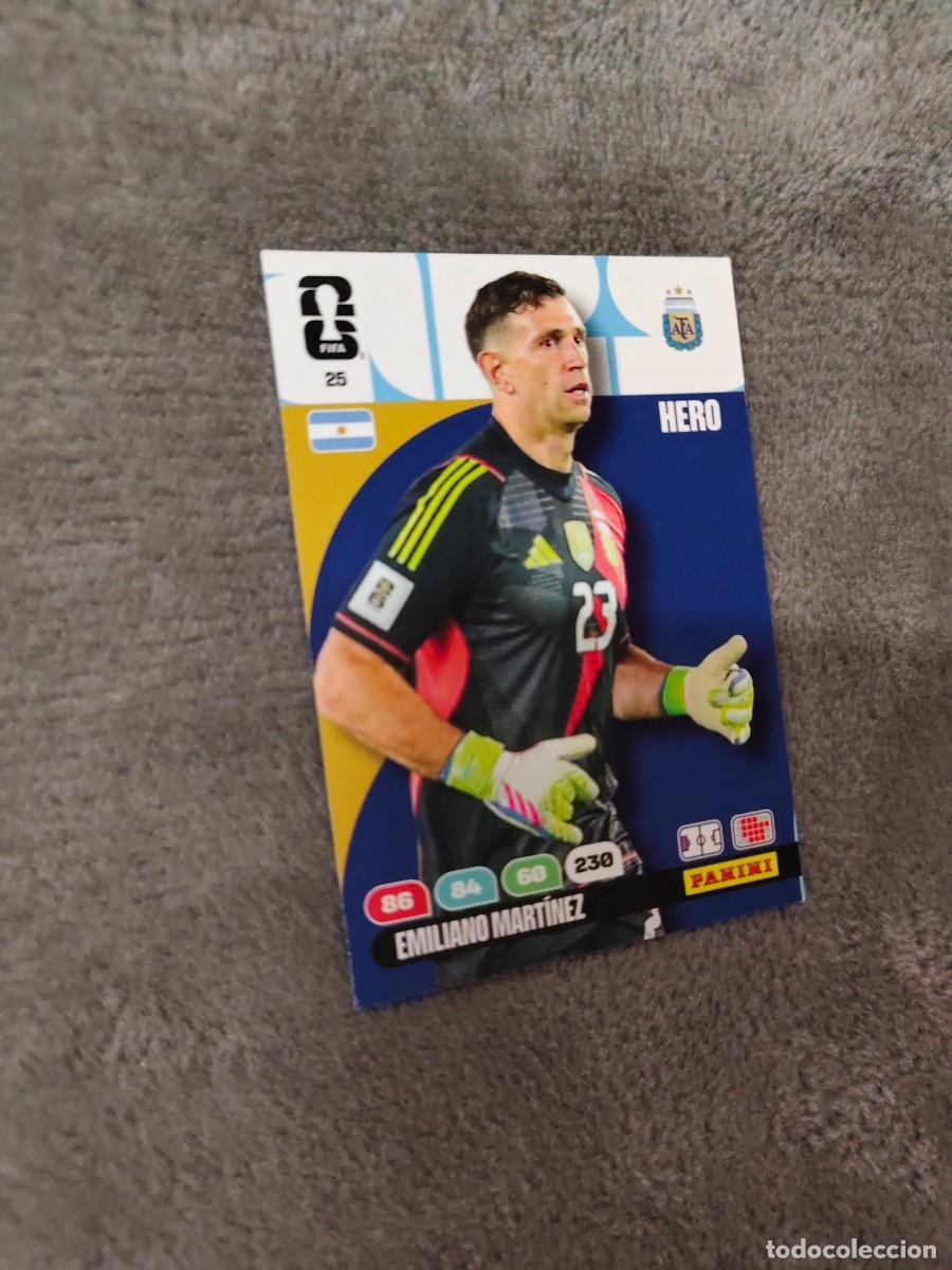 Cromos de F&uacute;tbol: 25 WORLD CUP 2026 EMILIANO MART&Iacute;NEZ ARGENTINA HERO ADRENALYN MUNDIAL PANINI 26