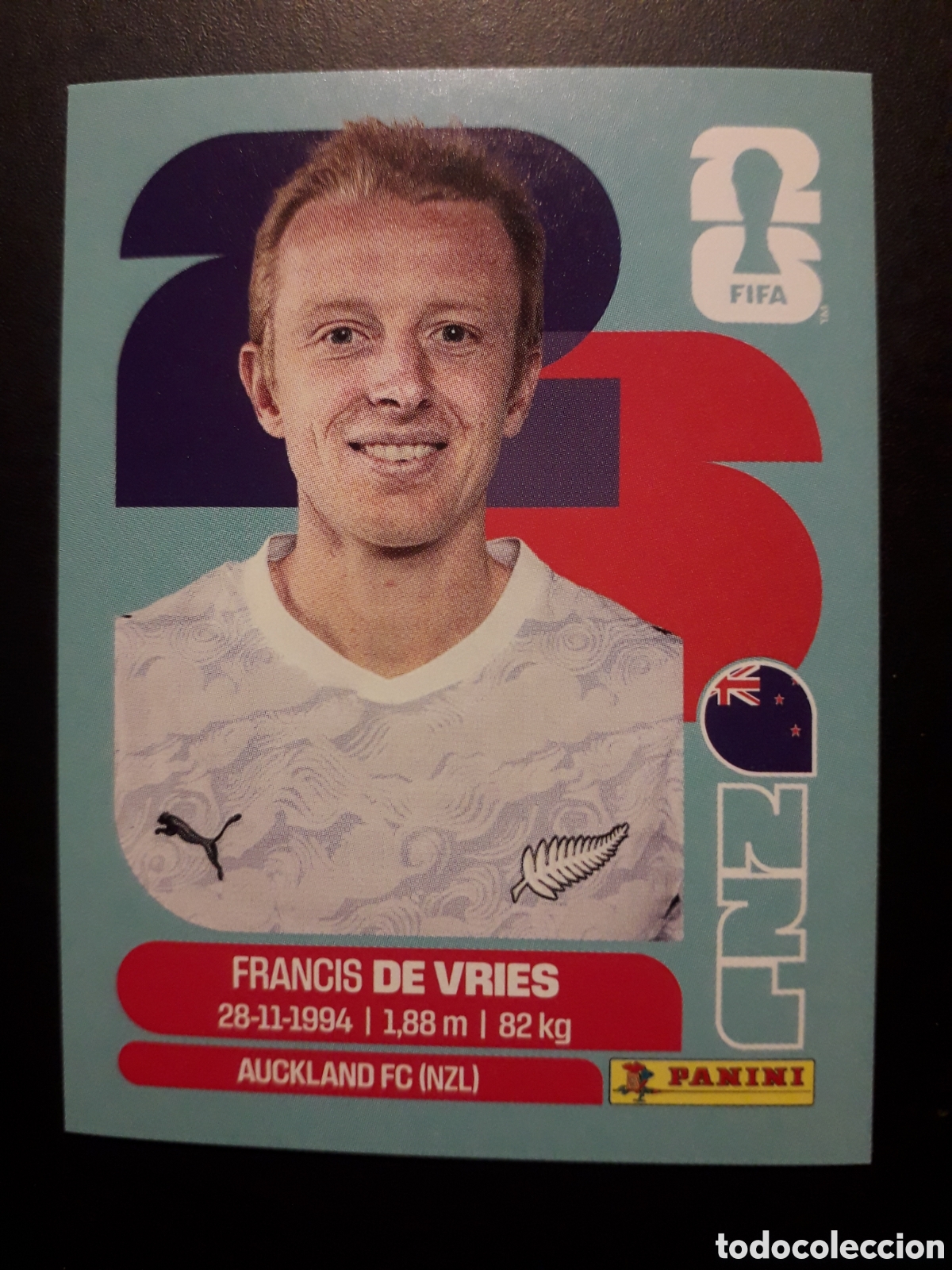 Cromos de F&uacute;tbol: DE VRIES NUEVA ZELANDA NZL 8 MUNDIAL F&Uacute;TBOL 2026 FIFA WORLD CUP PANINI SIN PEGAR PEDIDO M&Iacute;NIMO 3&euro;