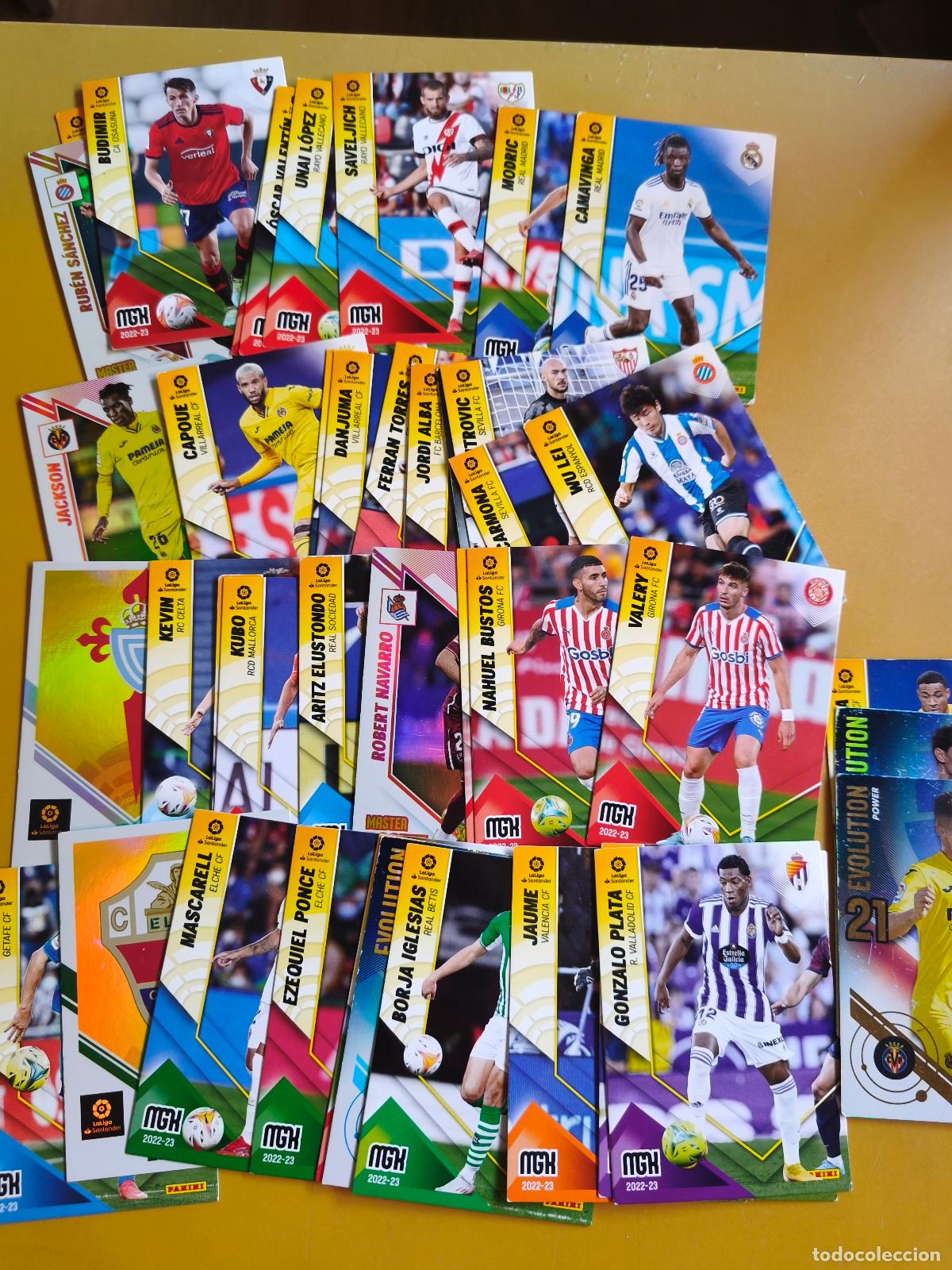 Fu&szlig;ball-Sticker: megacracks 2022 23 contiene 39 cromos