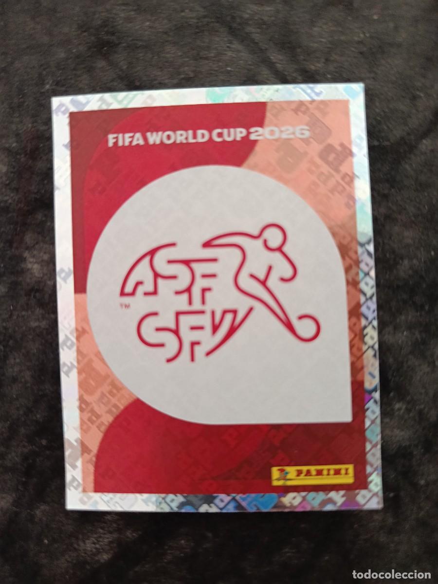 Cartes &agrave; collectionner de Football: FIFA WORLD CUP 2026 PANINI. #SUI 1. ESCUDO SUIZA.