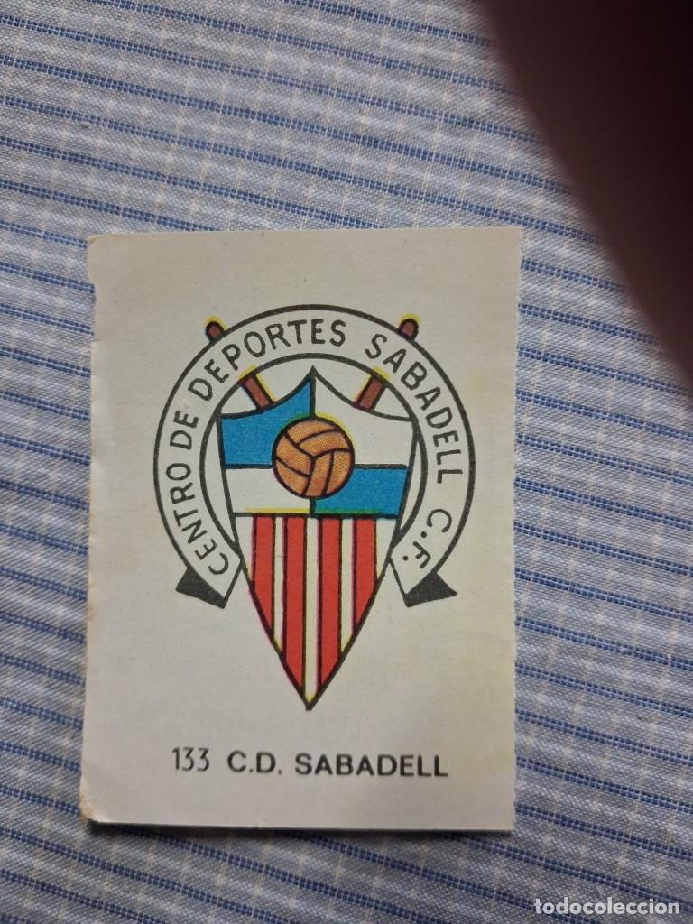 Football Stickers: Cromo de F&uacute;tbol Frutos secos Churruca Temporada 1967/1968. Escudo del C.D. Sabadell. N&ordm; 133.
