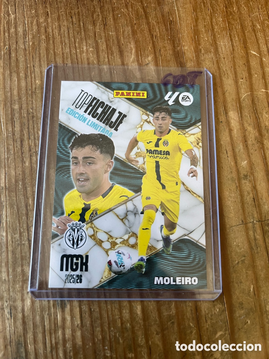 Cromos de F&uacute;tbol: CROMO MGK MEGACRACKS TOP FICHAJE EDICION LIMITADA MOLEIRO VILLARREAL PANINI 2025 2026