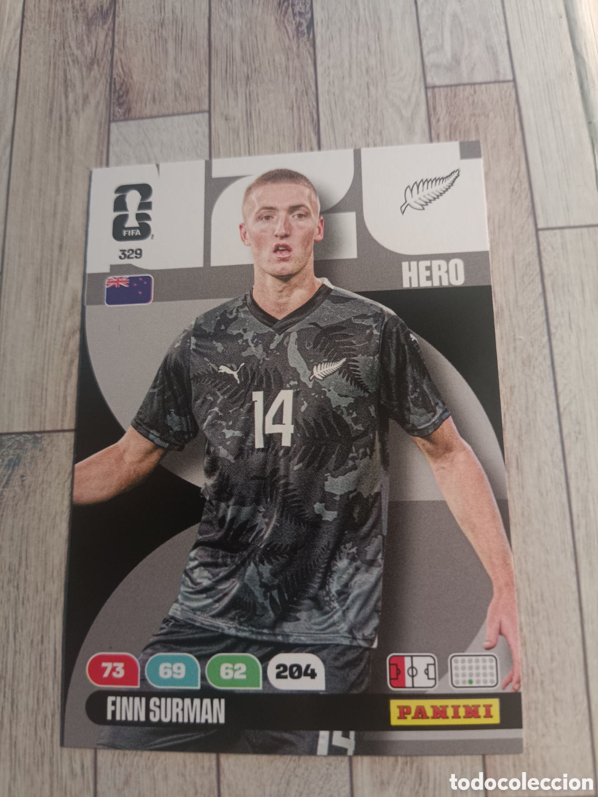 Cromos de F&uacute;tbol: 329 FINN SURMAN NUEVA ZELANDA HERO ADRENALYN XL MUNDIAL FIFA WORLD CUP 2026 PANINI