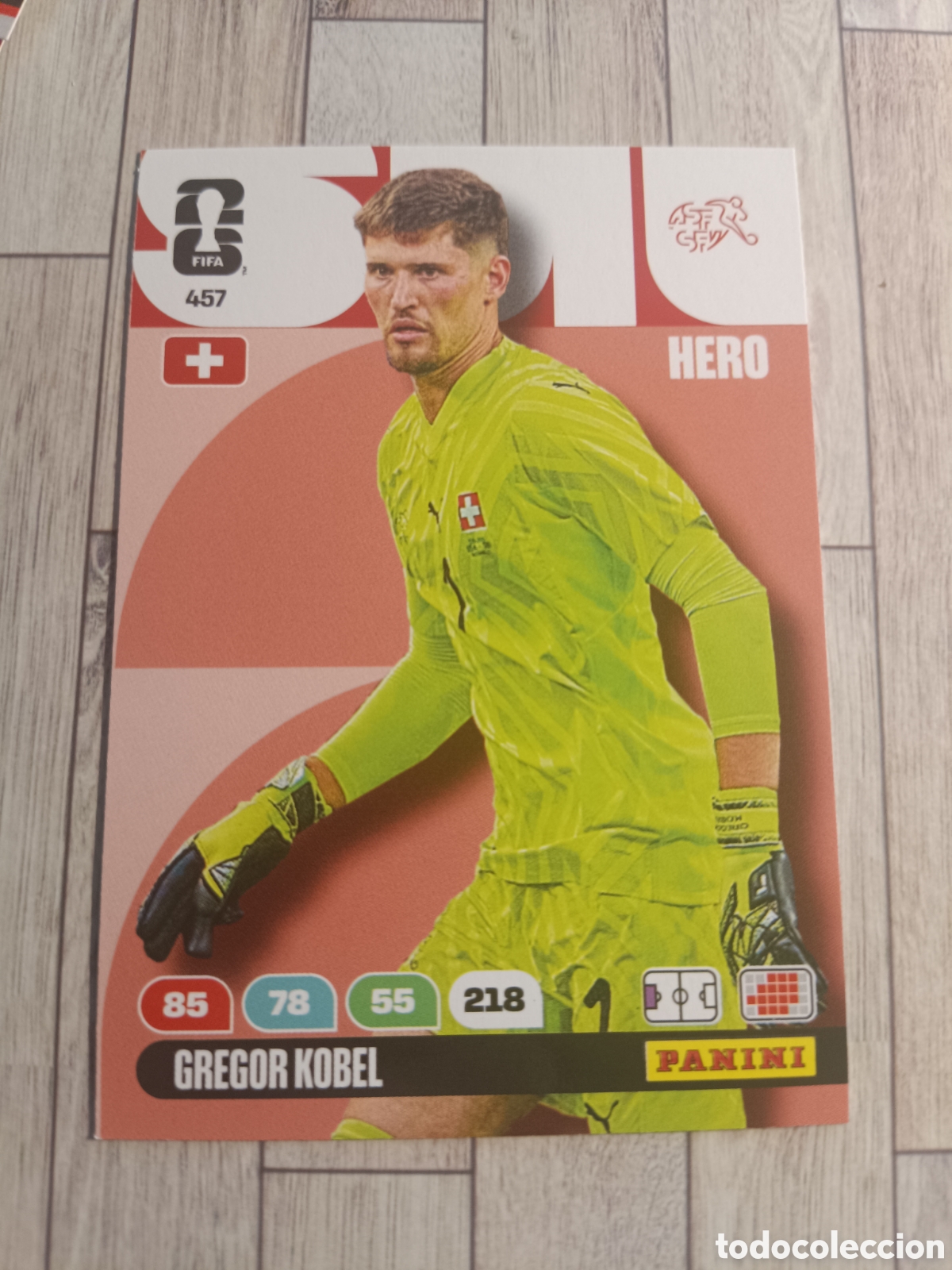 Fu&szlig;ball-Sticker: 457 GREGOR KOBEL SUIZA HERO ADRENALYN XL MUNDIAL FIFA WORLD CUP 2026 PANINI