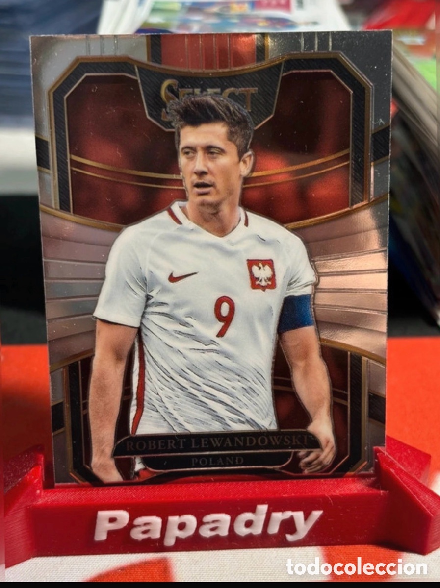 Fu&szlig;ball-Sticker: Robert Lewandowski 2017-18 Panini Select Base #30 Poland Barcelona