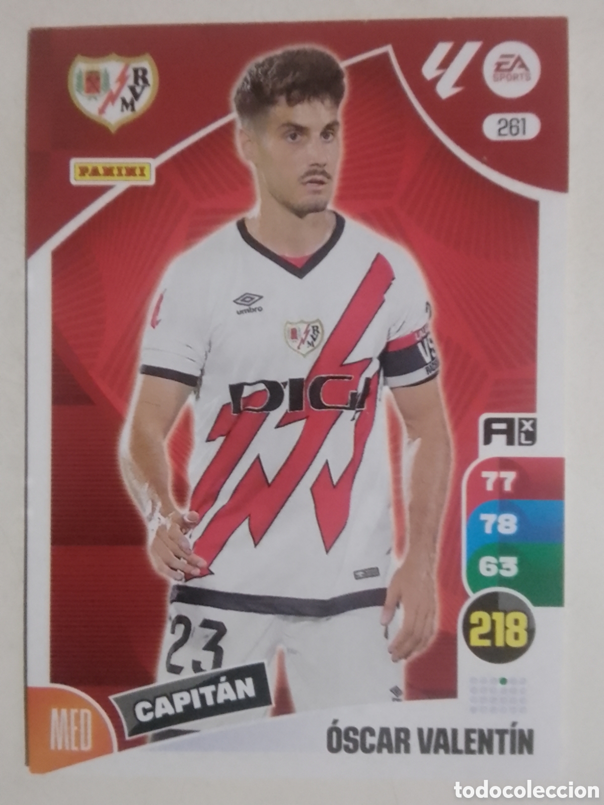 Cromos de F&uacute;tbol: Adrenalyn XL 2024-25 n&deg; 261 &Oacute;scar Valent&iacute;n &bull; Rayo Vallecano. CAPIT&Aacute;N.