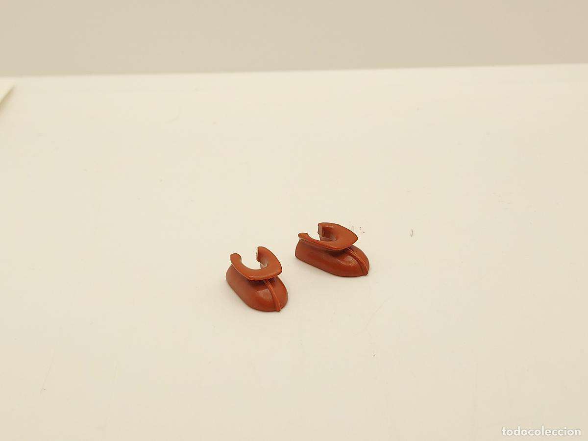 Cromos de F&uacute;tbol: PLAYMOBIL SEGUNDA MANO ZAPATOS INDIO BABUCHAS OESTE