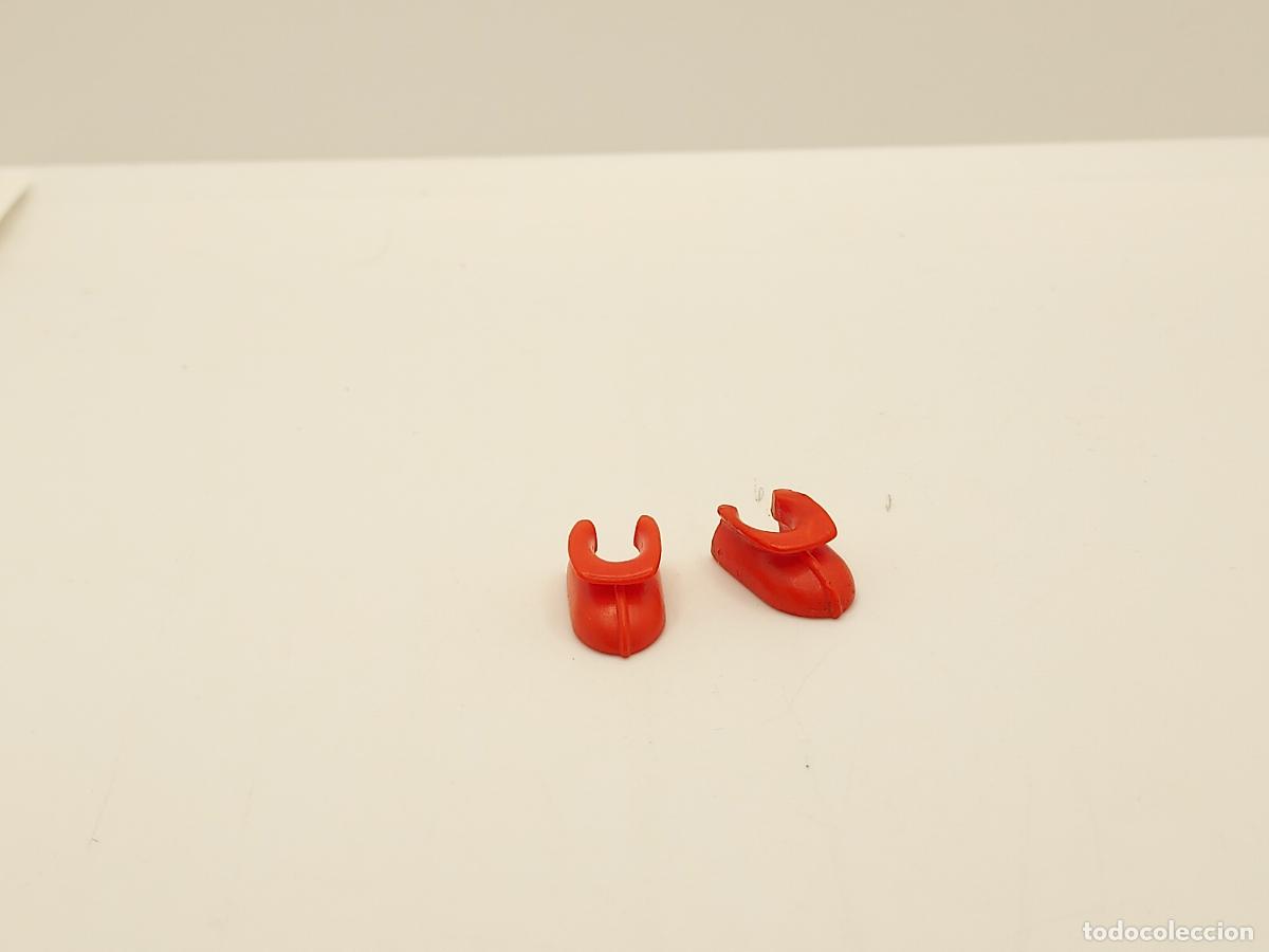 Cromos de F&uacute;tbol: PLAYMOBIL SEGUNDA MANO ZAPATOS INDIO BABUCHAS OESTE