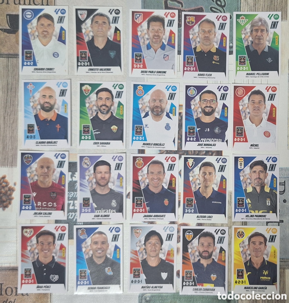 Cromos de Futebol: Lote completo de Entrenadores cromos Liga Este 2025 2026.