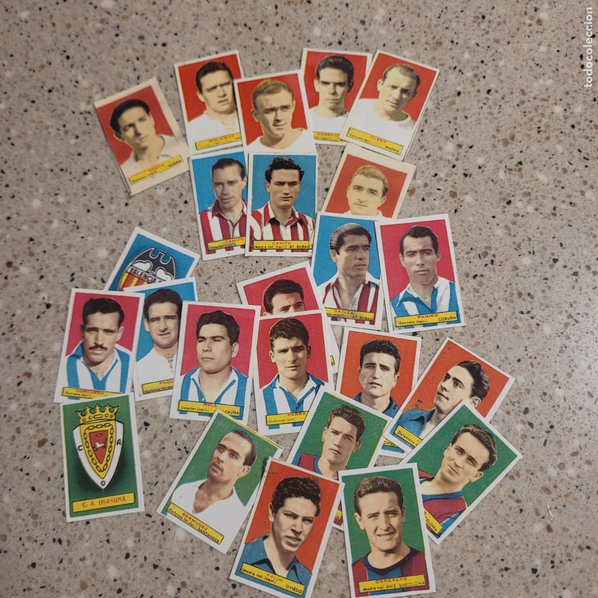 Football Stickers: LOTE DE 24 CROMOS DE LA COLECCION CAMPEONES 1953 DE BRUGUERA. LEER COMENTARIOS