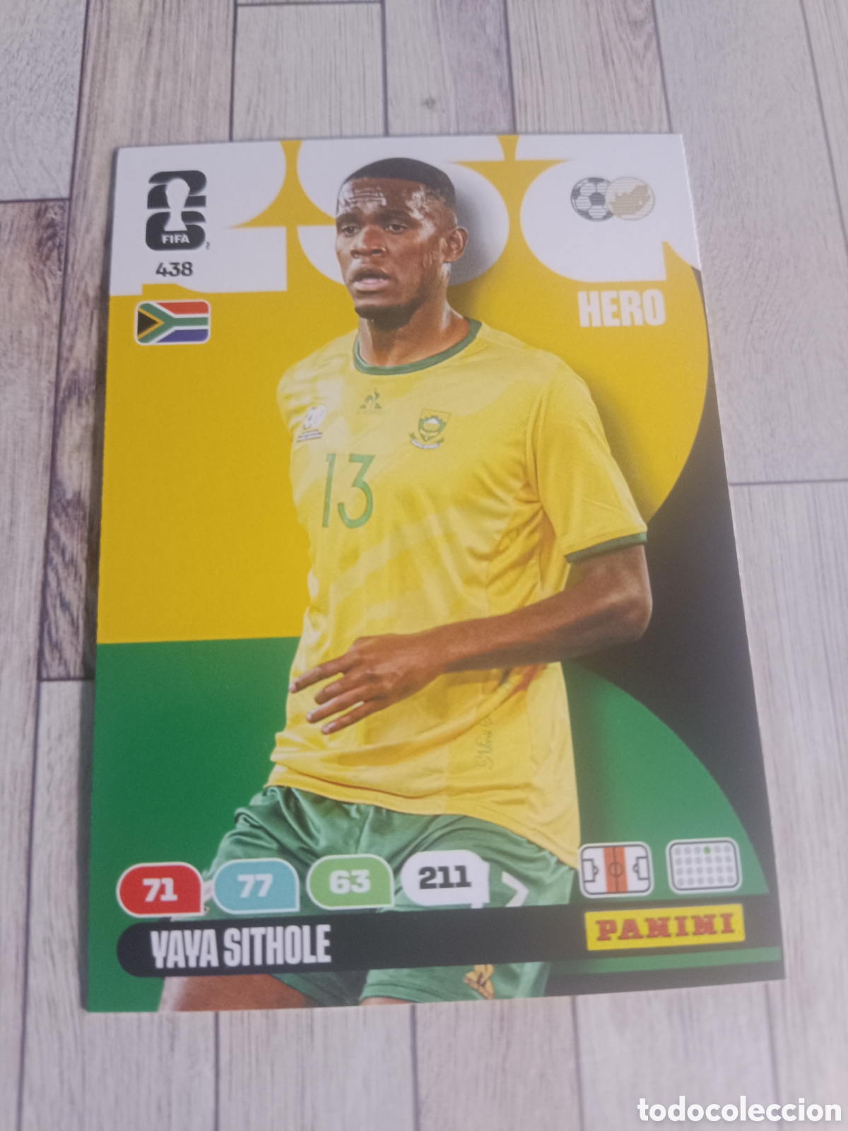 Cromos de F&uacute;tbol: 438 YAYA SITHOLE SUDAFRICA HERO ADRENALYN XL MUNDIAL FIFA WORLD CUP 2026 PANINI