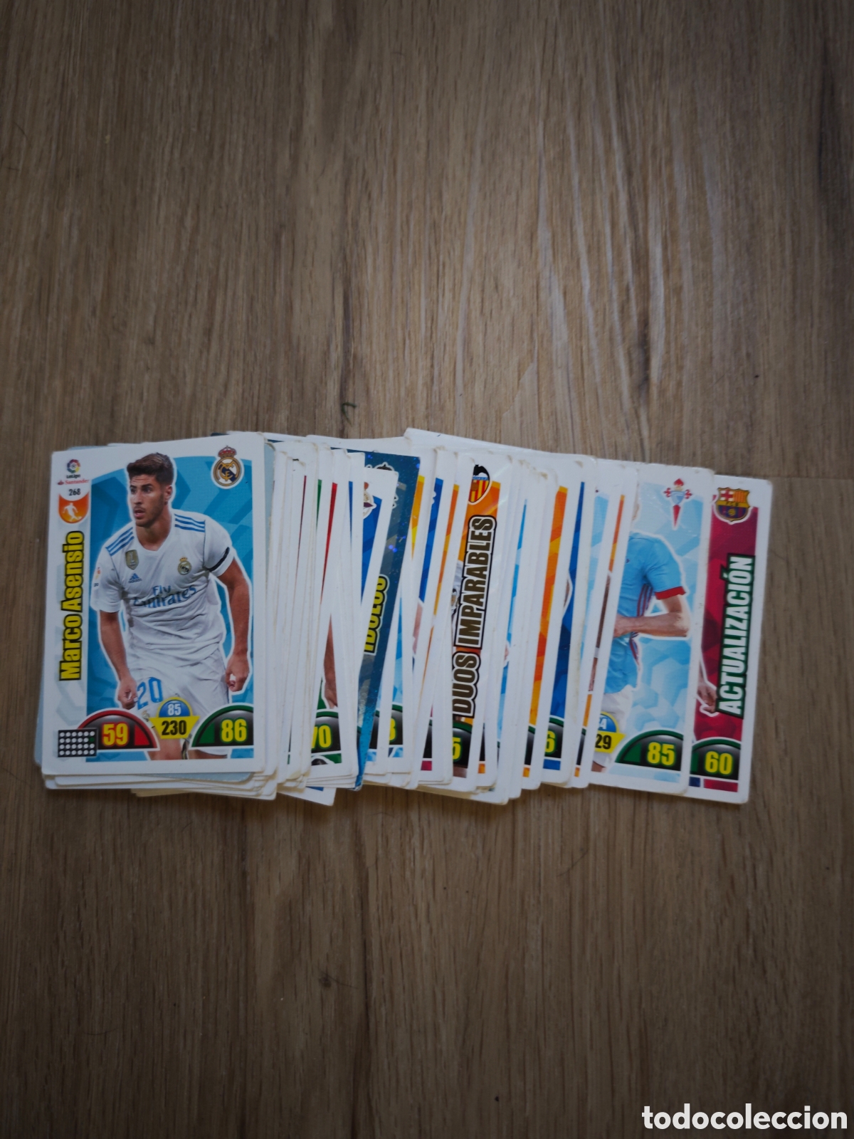 Cromos de F&uacute;tbol: Tocho de cartas de cincuenta cartas adrenalyn 2017-2018