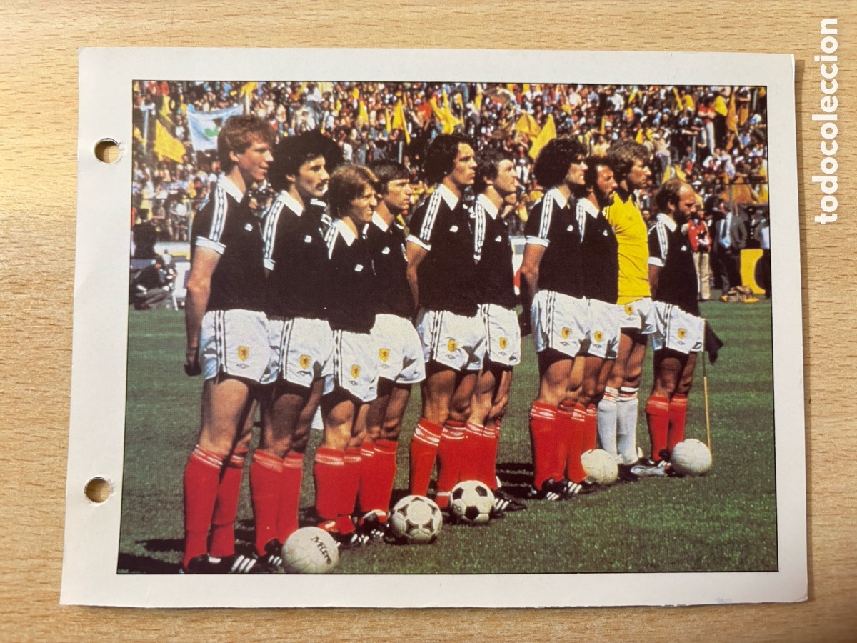 Cromos de F&uacute;tbol: # 52 Selecci&oacute;n Escocia Las Estrellas del Mundial 82, mide 18x14 cm.
