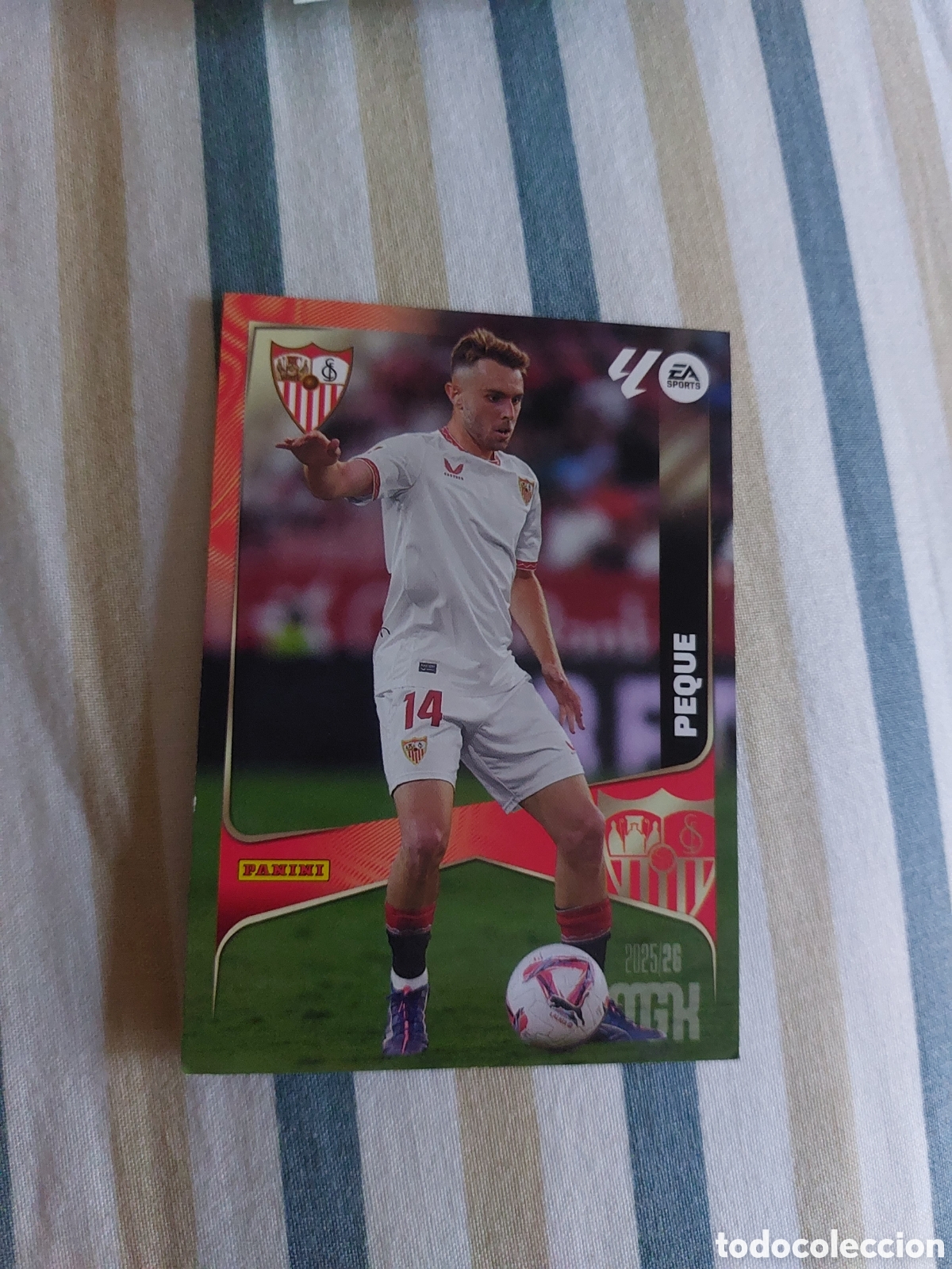 Cromos de F&uacute;tbol: 338 PEQUE SEVILLA FC FICHAS ALBUM MEGACRACKS 2025 2026 MGK 25 26
