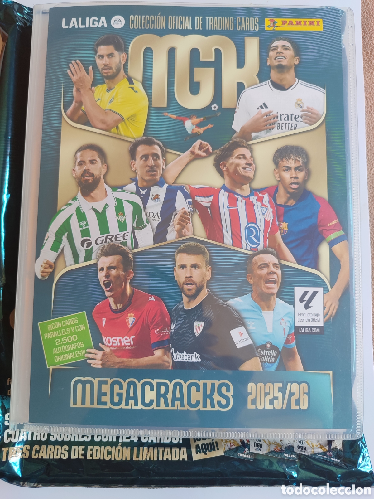 Cromos de F&uacute;tbol: &Aacute;lbum Megacraks 25-26 con 560 cromos