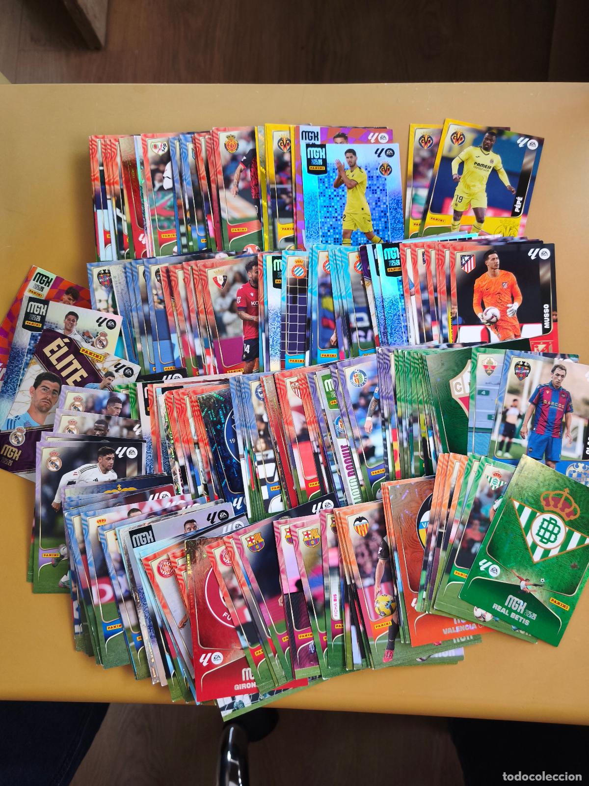 Cromos de F&uacute;tbol: megacracks 2025 26, contiene 229 cromos