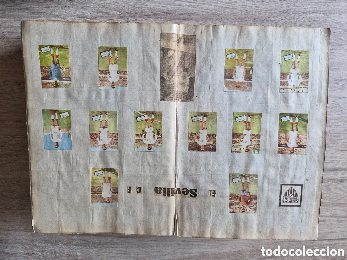Football Stickers: Dos &Aacute;lbum Recortes de Prensa del Sevilla C F y Cromos - Temporadas 1959 - 60 y 1961 - 62 .