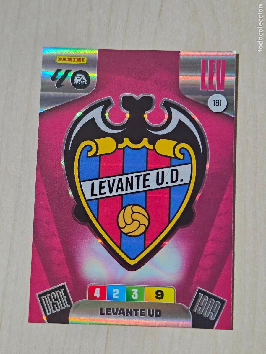 Figurine di Calcio: FICHA N&ordm; 181 ESCUDO - ADRENALYN 25 26 - PANINI 2025 - 26 - CROMO - LEVANTE