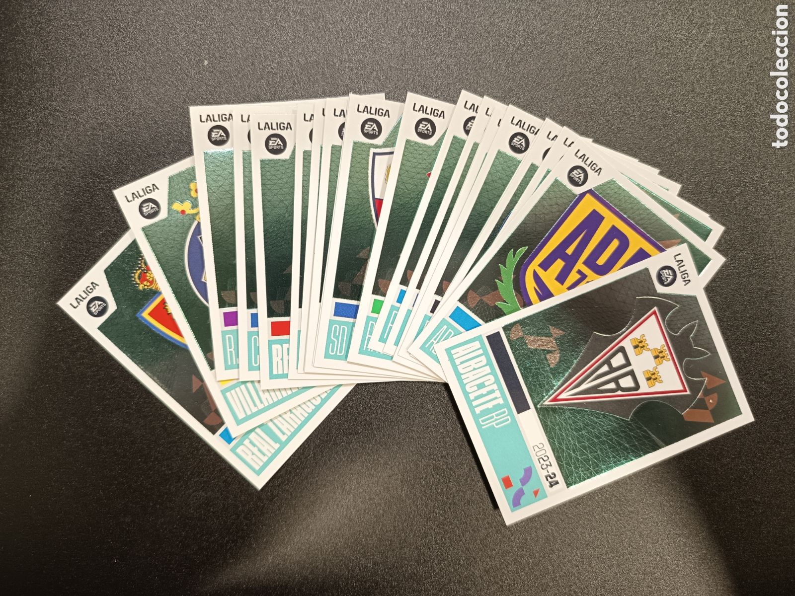 Cromos de F&uacute;tbol: Colecci&oacute;n completa Escudos Liga Hypermotion 22 cromos - stickers Liga Este 2023-24 2023 2024 PANINI