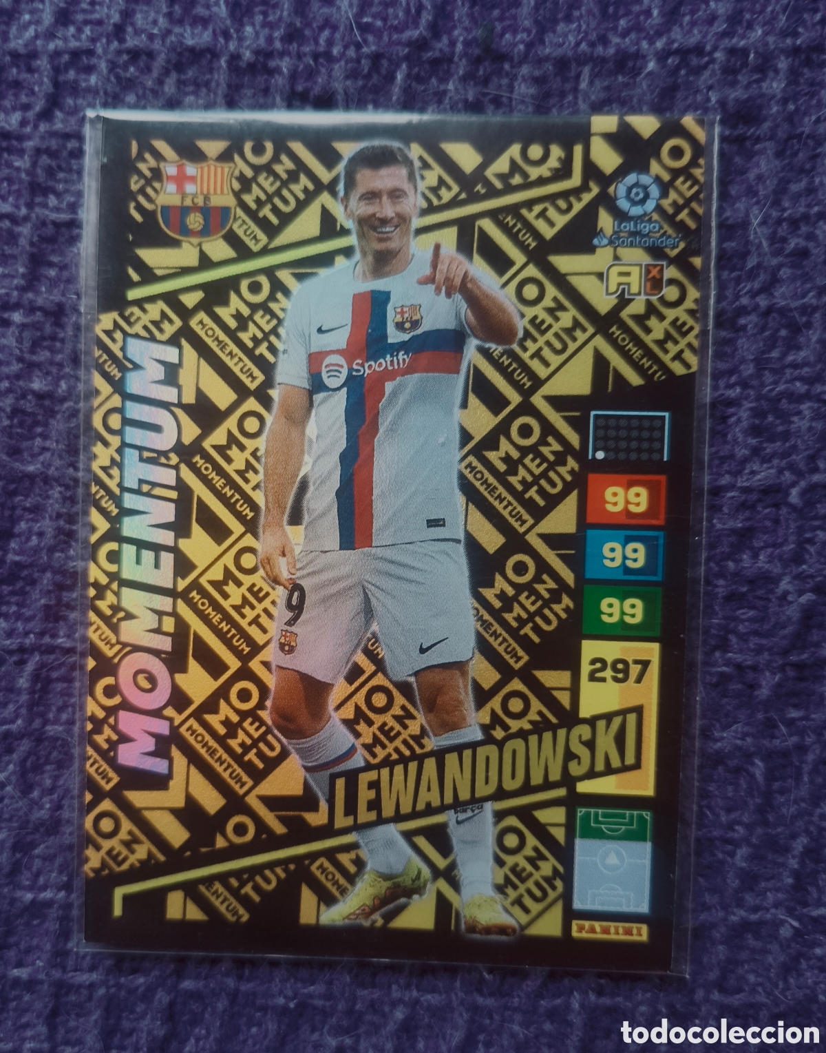 Cromos de F&uacute;tbol: Carta Robert Lewandowski - MOMENTUM - Adrenalyn XL LaLiga 2022-23 - FC Barcelona