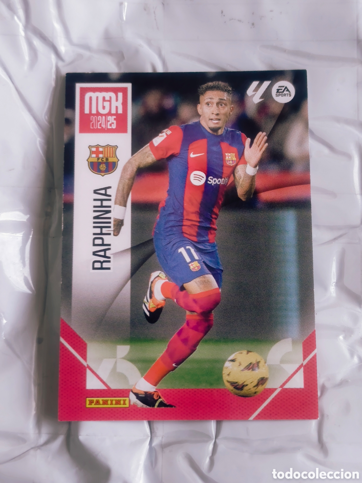 Cromos de F&uacute;tbol: Ficha Raphinha Barcelona - Base Delantero Panini Megacracks 2023-24