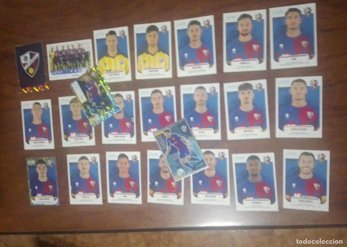 Fu&szlig;ball-Sticker: LOTE 23 STICKERS DIFERENTES Y NUEVAS DEL HUESCA 2&ordf; DIVISION HYPERMOTION 25 26 PANINI 2025 2026 NUEVO