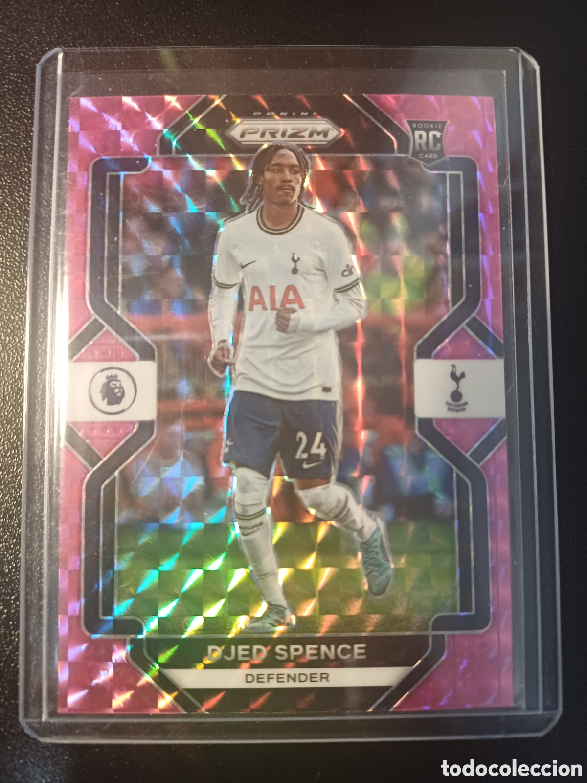 Cromos de F&uacute;tbol: #300 DJED SPENCE TOTTENHAM HOTSPUR PINK MOSAIC PANINI PRIZM PREMIER LEAGUE 2022-23