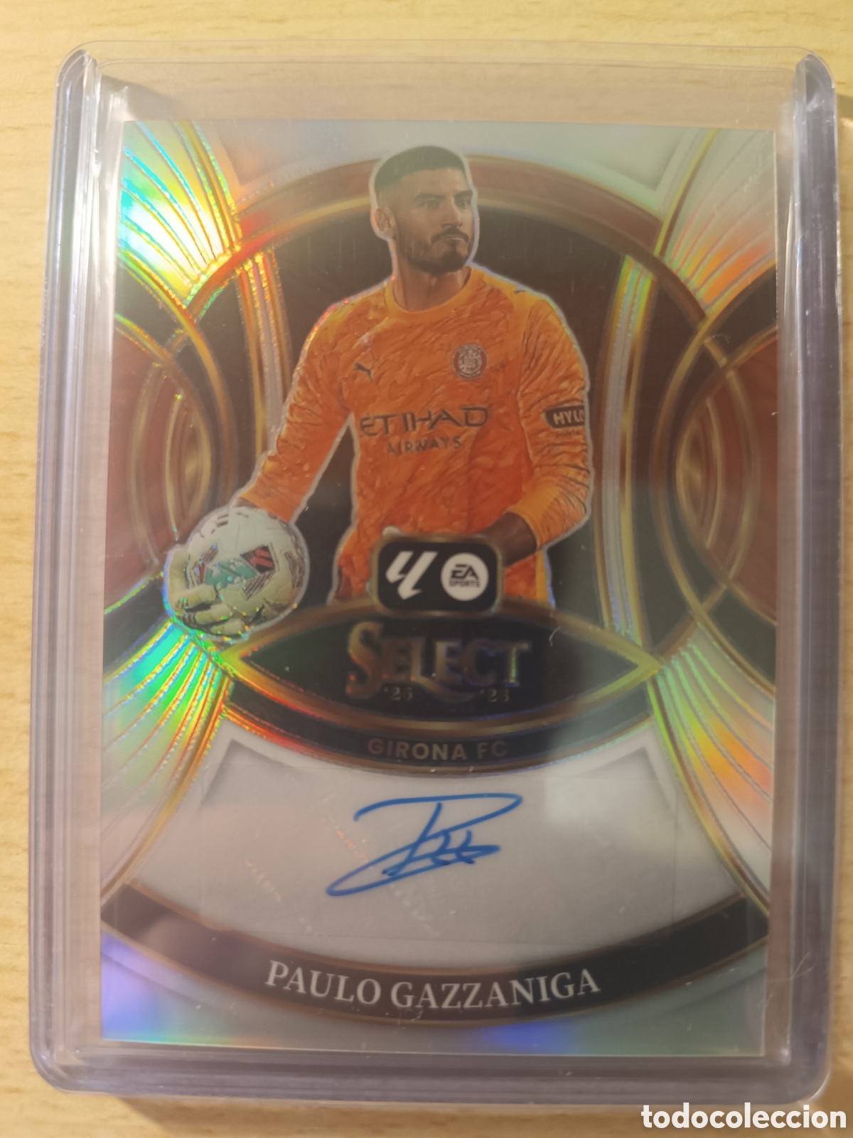 Figurine di Calcio: PAULO GAZZANIGA AUT&Oacute;GRAFO ORIGINAL GIRONA SELECT LA LIGA 2023 2024 AUTO AUTOGRAPH PANINI 23 24