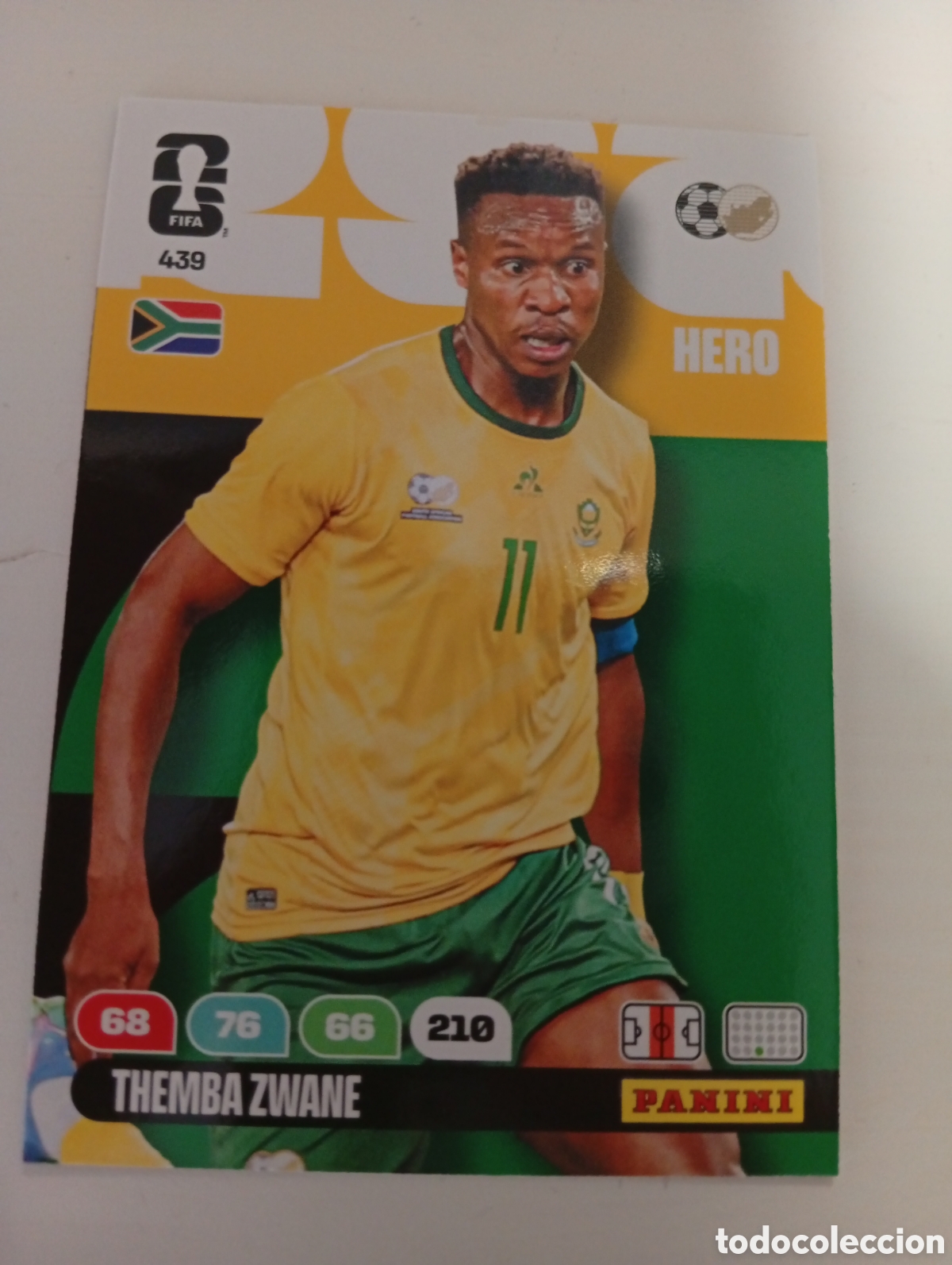 Figurine di Calcio: 439 WORLD CUP 2026 THEMBA ZWANE SUDAFRICA HERO ADRENALYN MUNDIAL PANINI 26