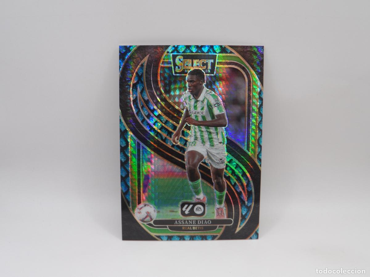 Figurine di Calcio: 135 ASSANE DIAO NUMERADA /28 DRAGON PRIZM BETIS PANINI SELECT 2024 2025 24 25