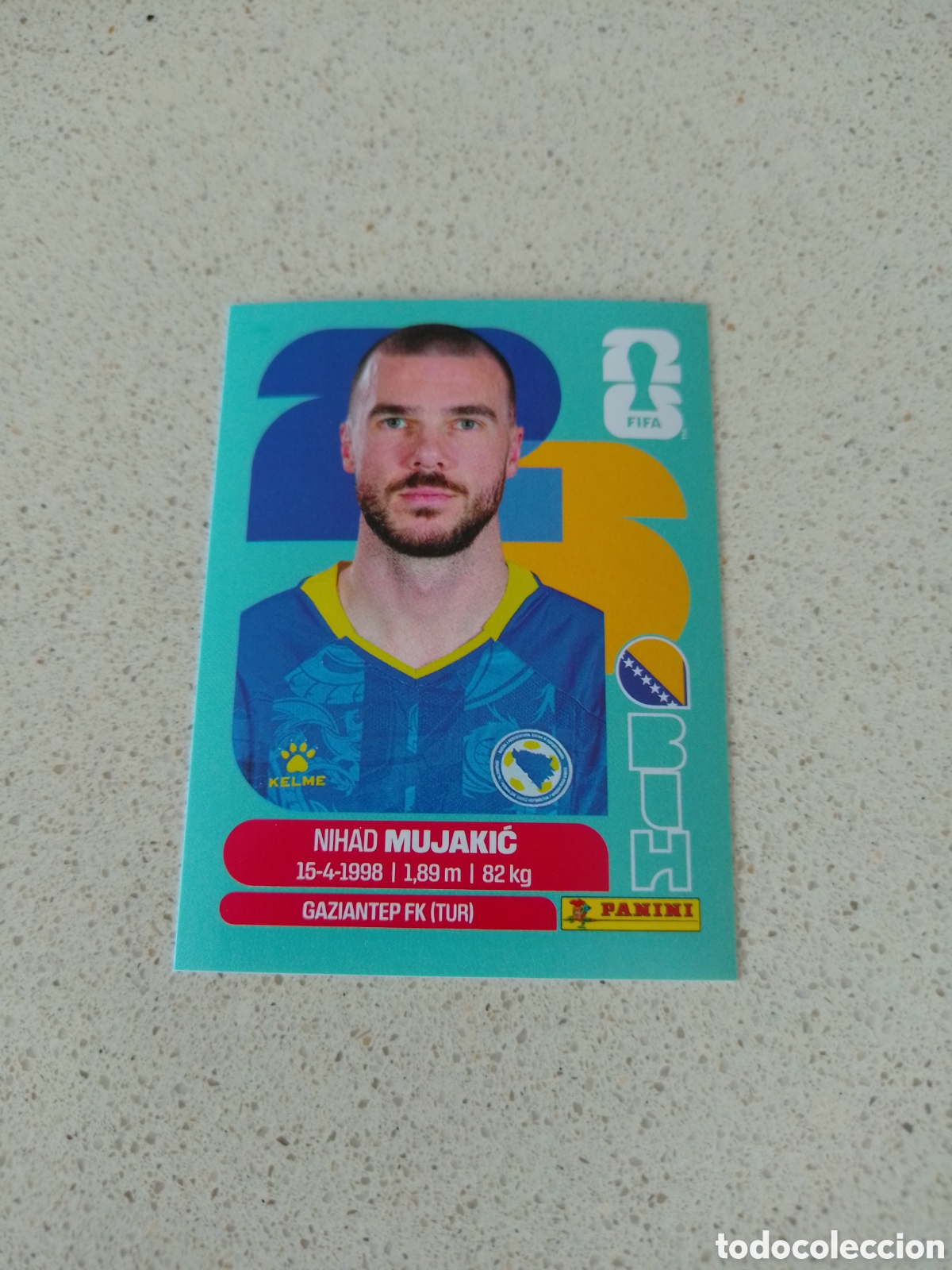 Fu&szlig;ball-Sticker: CROMO NUMERO 6 MUJAKIC BOSNIA HEZERGOVINA. MUNDIAL 2026. PANINI.