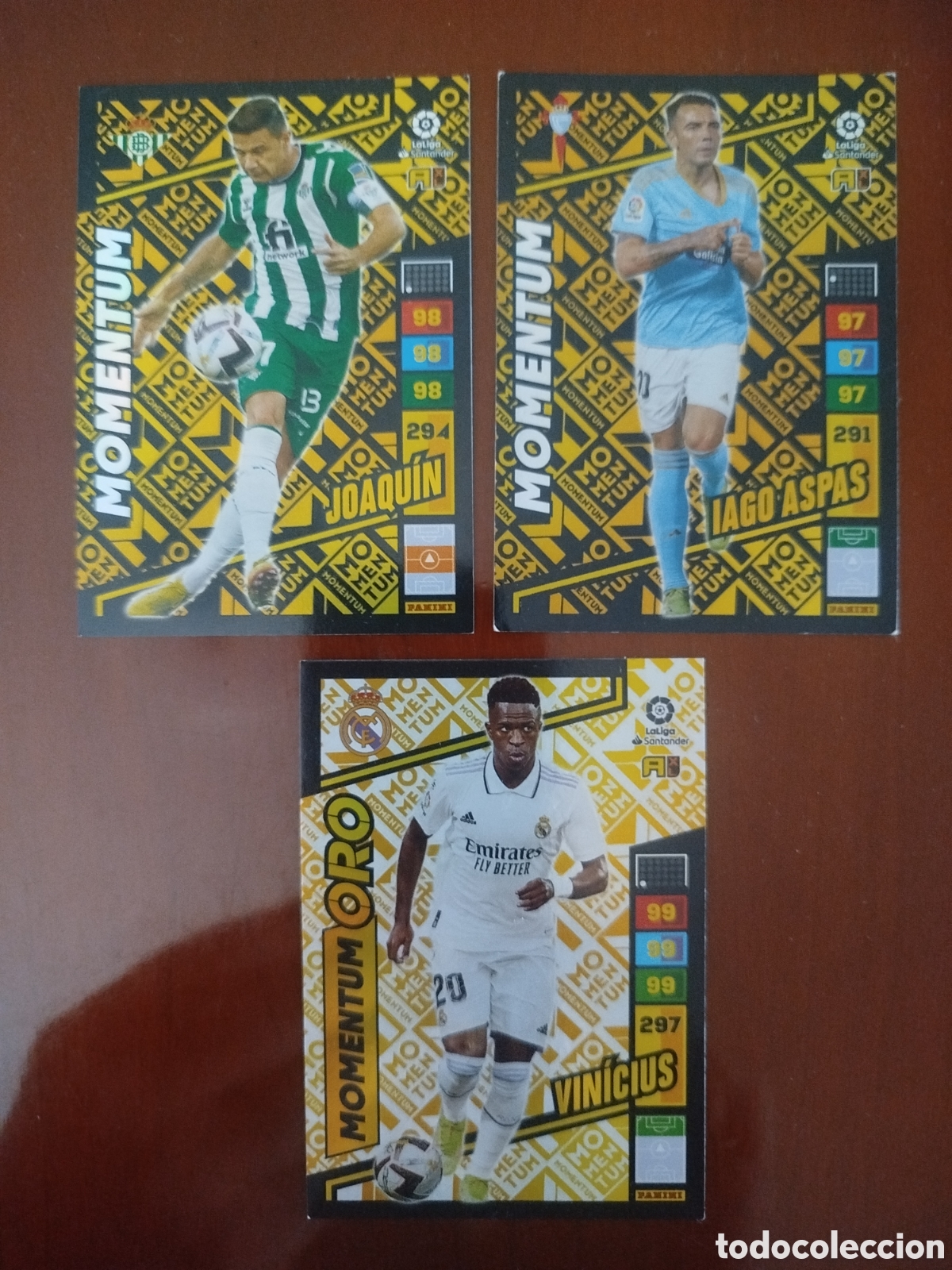 Cromos de F&uacute;tbol: Adrenalyn 2022/23.Lote de 3 MOMENTUM (Joaqu&iacute;n,Aspas y Vinicius).