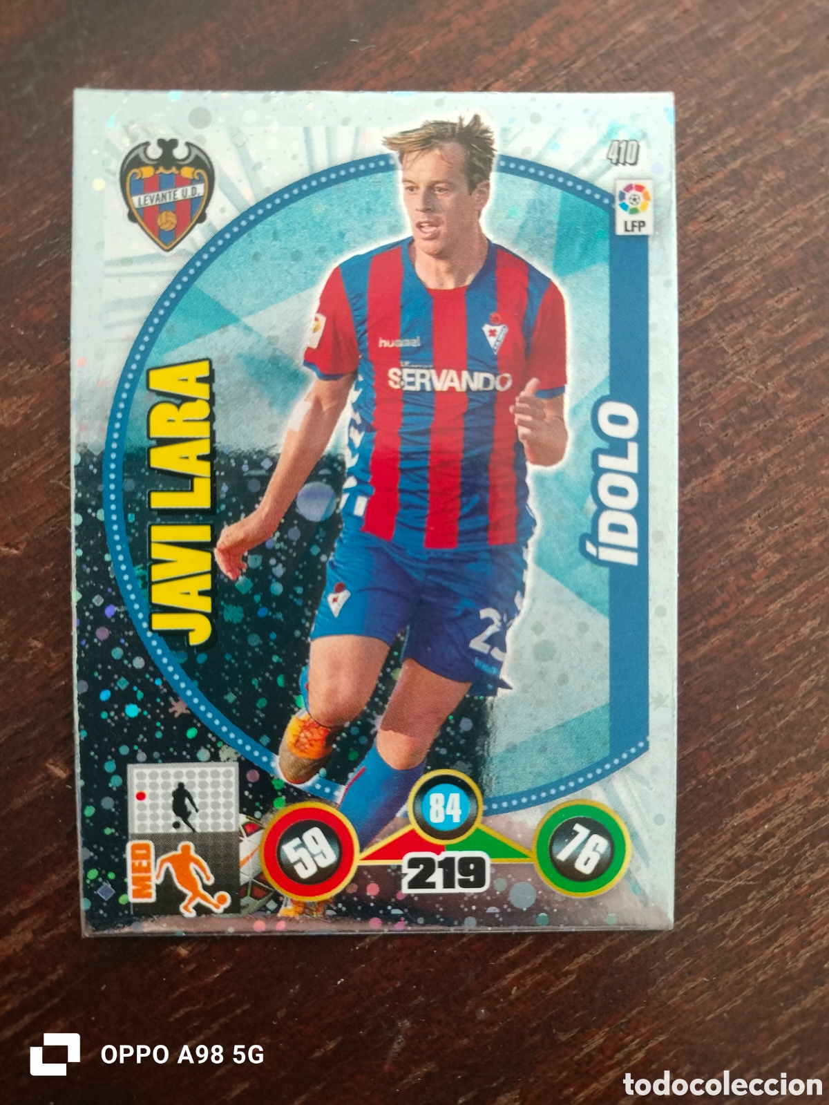 Fu&szlig;ball-Sticker: Cromo card error 410 Javi Lara Eibar con escudo del Levante Adrenalyn liga temporada 2014 2015 14 15