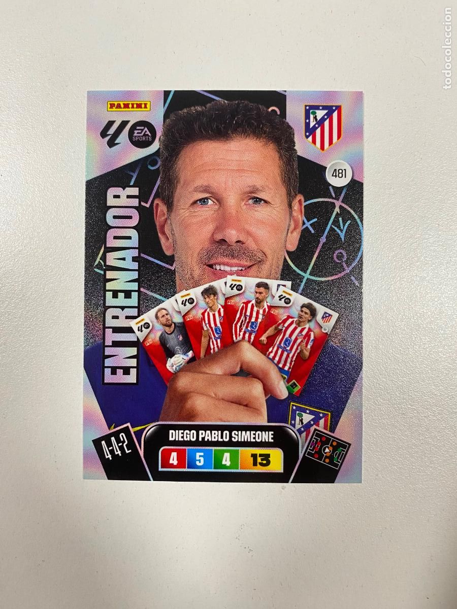 Figurine di Calcio: DIEGO PABLO SIMEONE 481 - ENTRENADOR - ATL&Eacute;TICO MADRID Adrenalyn XL Liga 25 26 Panini 2025 2026